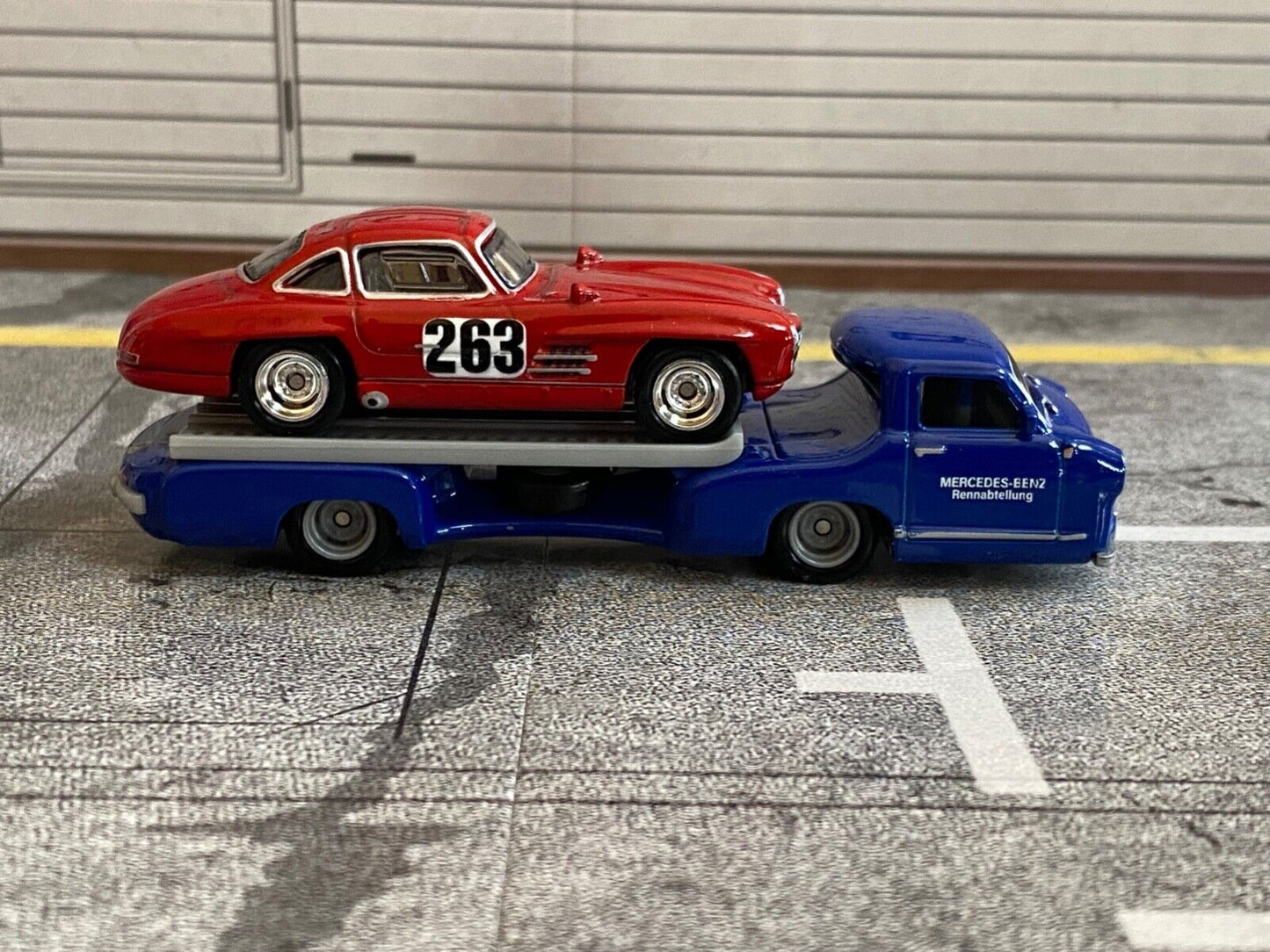Mercedes Benz Renntransporter + 300 SL #263 Jay Leno´s Garage ot Wheels 1:64