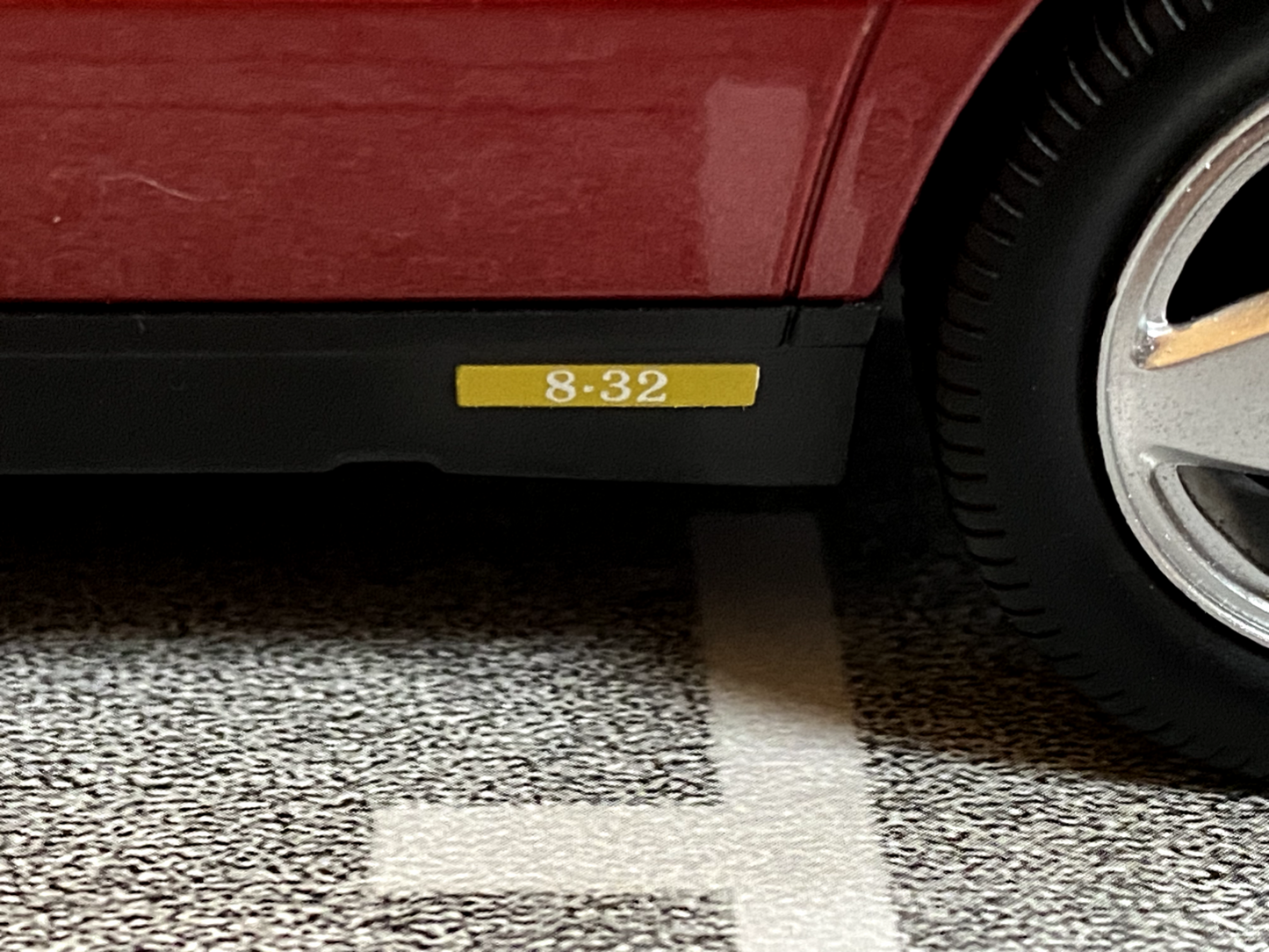 Lancia Thema 8.32 Ferrari geöffneter Heckspoiler/Open Rear Wing Winner Red 1:18