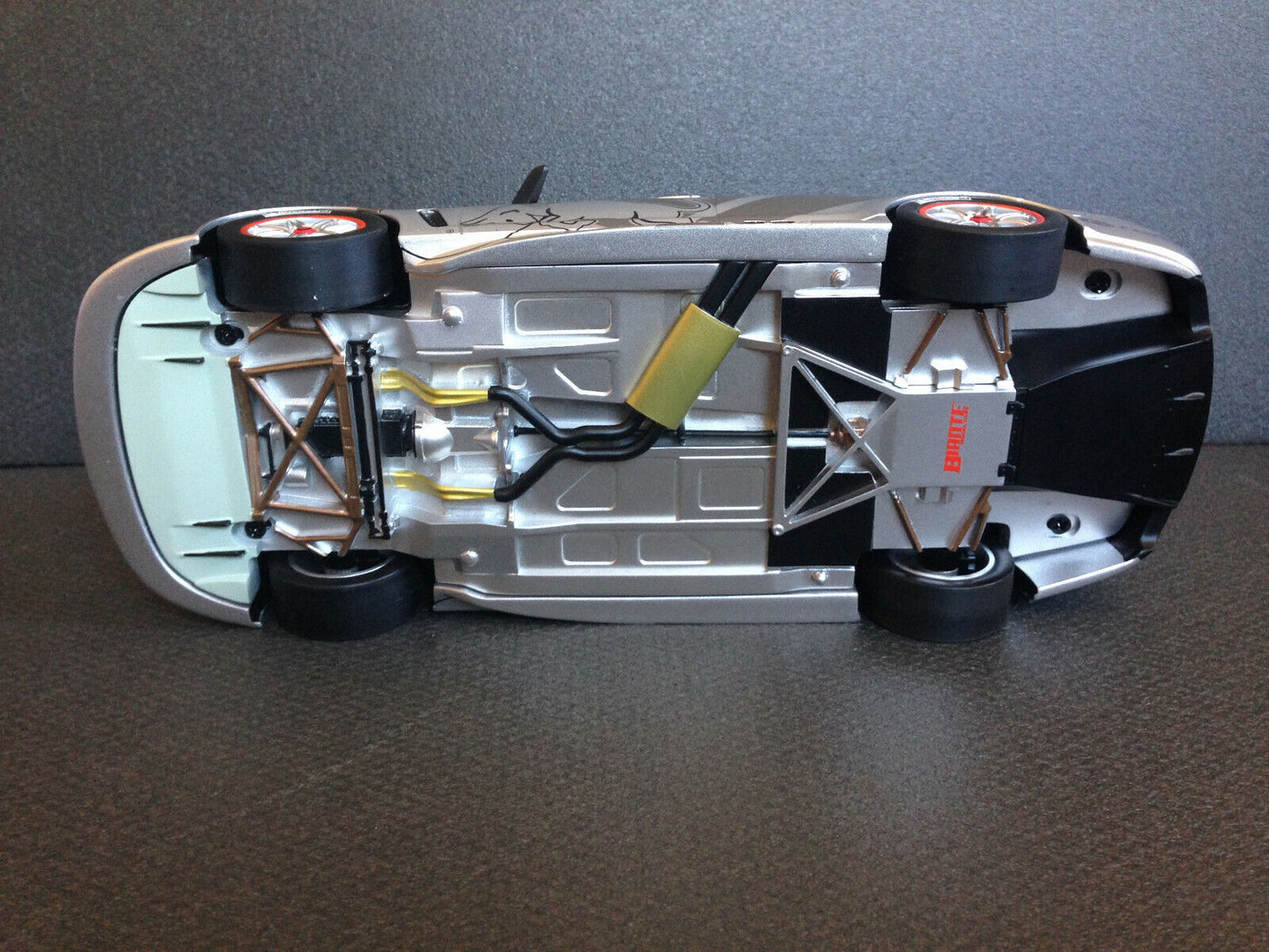 Holden Triple Eight 888 Project Sandman TributeEd. RED BULL BR18601A Biante 1:18