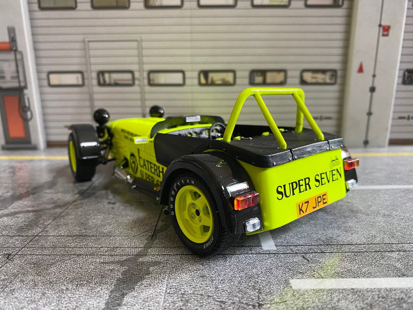 Caterham Super Seven JPE Lotus High End Edition mit Carbon Kotflügel Kyosho 1:18