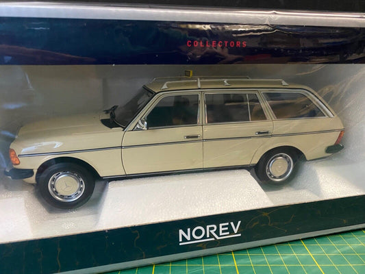 Mercedes Benz 200 T Taxi 1982 S123 W123 183731 Norev Neu in OVP 1:18