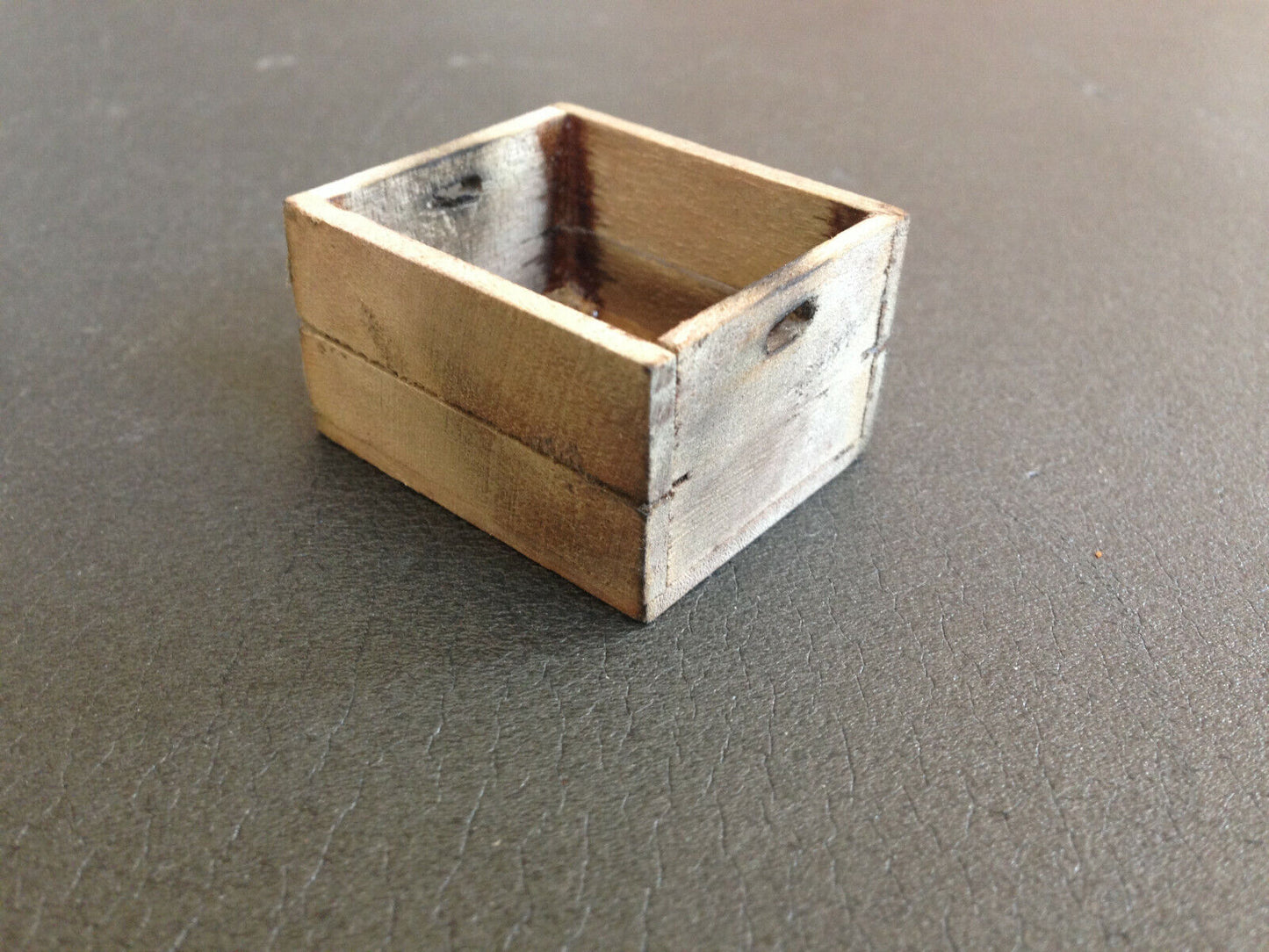 Kohlenkiste gealtertes Holz für Puppenhaus und als Ladegut für Lkw 1:12 Diorama