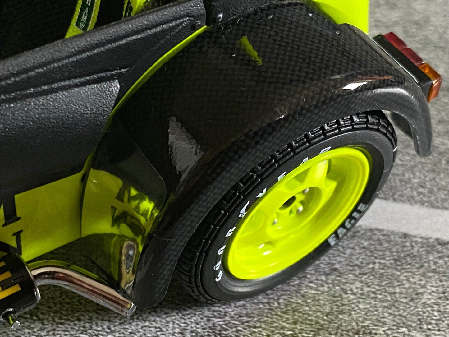 Caterham Super Seven JPE Lotus High End Edition mit Carbon Kotflügel Kyosho 1:18