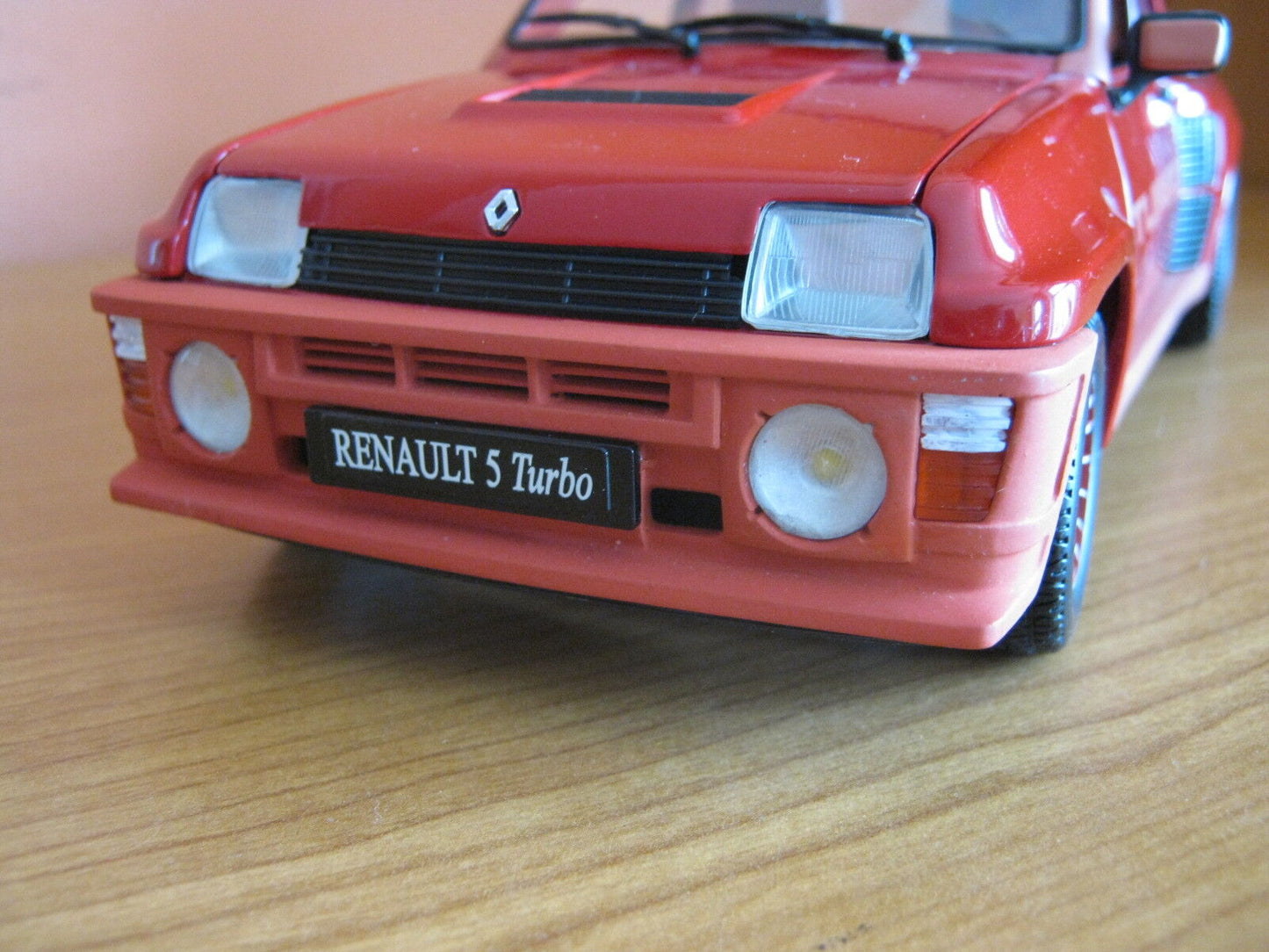 Renault 5 Turbo Umbau Modifikation mit Maxi Turbo Frontstoßstange Code 3 1:18
