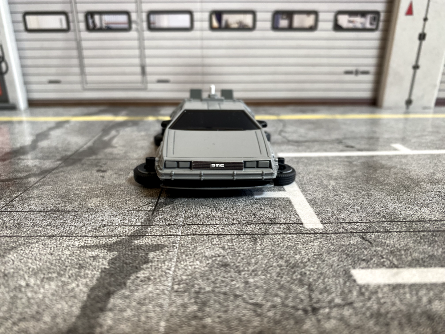 Floating DeLorean Back To The Future Zurück in die Zukunft SCHWEBEND neu 1:43