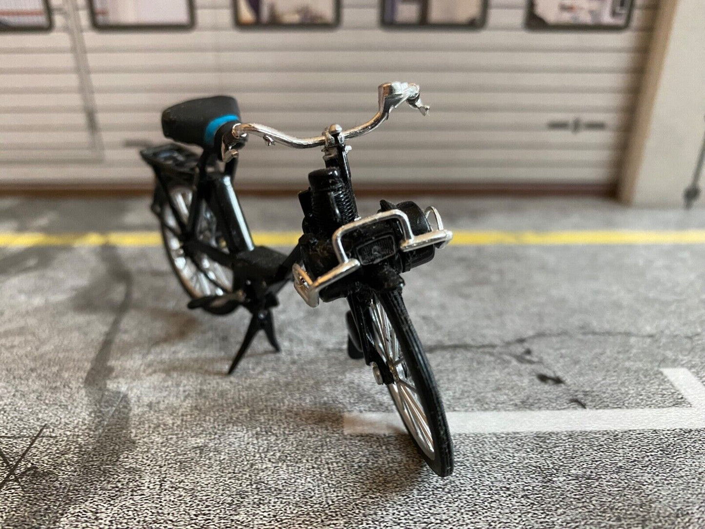 VeloSoleX 3800 1966 Three Days of the Condor Die Drei Tage des Condor Solex 1:18