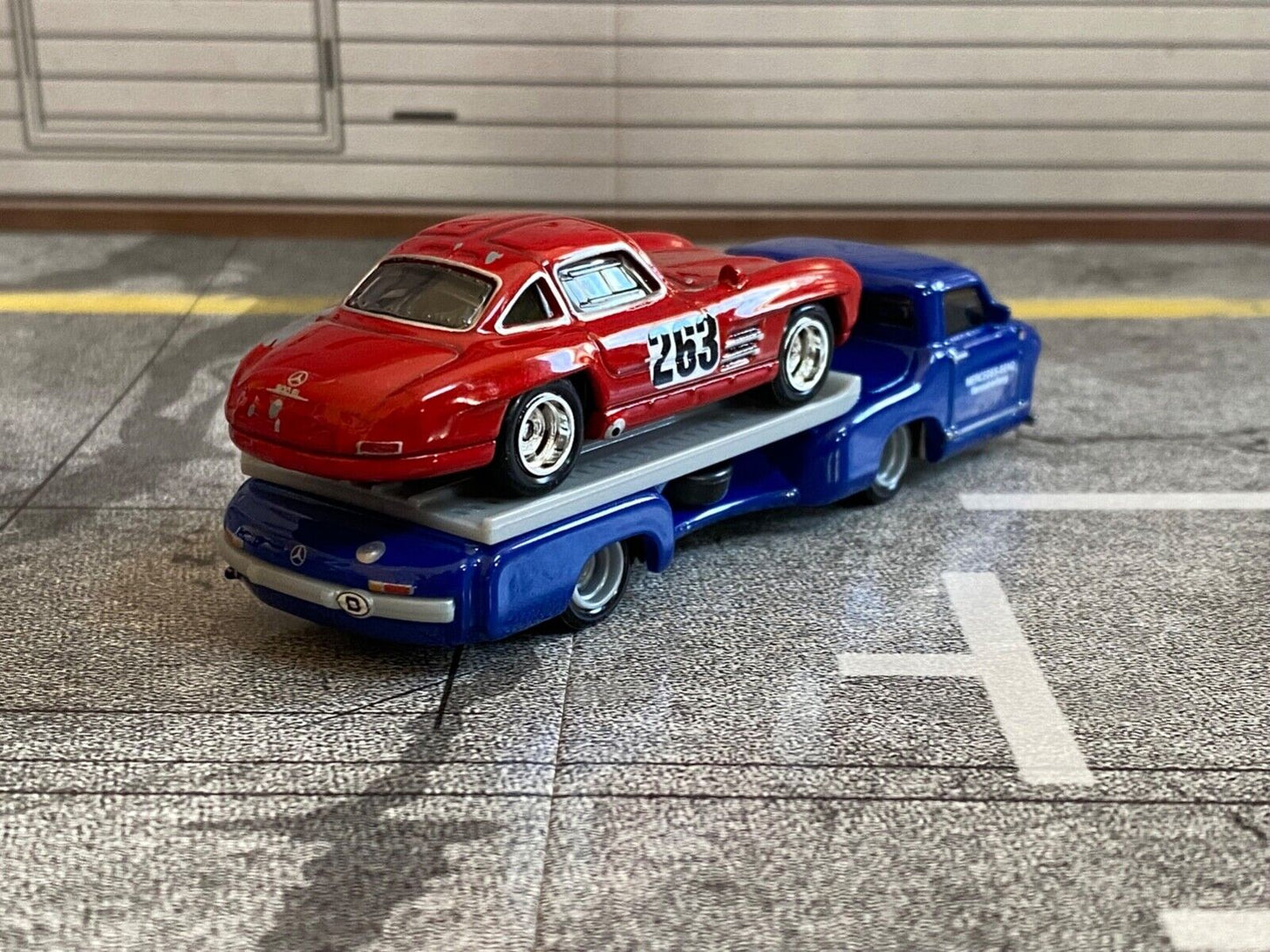 Mercedes Benz Renntransporter + 300 SL #263 Jay Leno´s Garage ot Wheels 1:64
