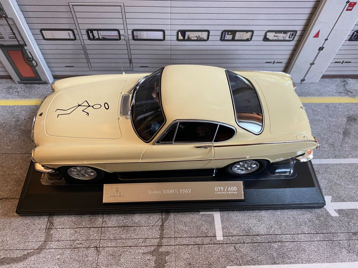 Volvo 1800 S 1967 RHD Simon Templar The Saint with hood decal new in box 1:18