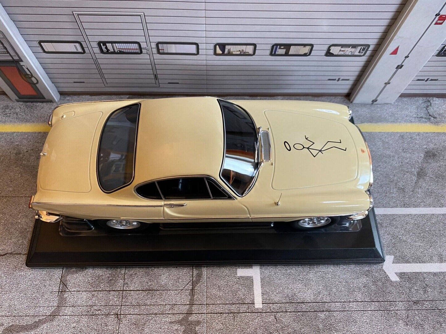 Volvo 1800 S 1967 RHD Simon Templar The Saint with hood decal new in box 1:18