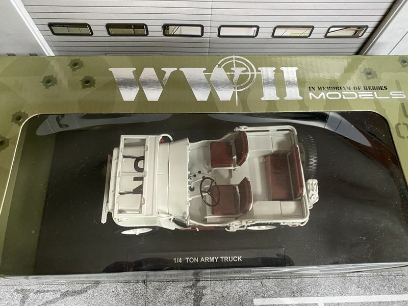 Willys Jeep MB 1/4 Ton Army Truck UN-Version UNITED NATIONS new Neu in OVP 1:18