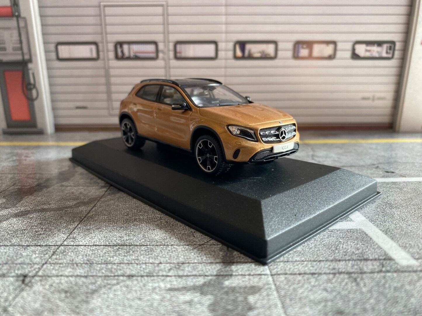 Mercedes Benz GLA aus Mercedes Benz IAA 2017 Presse-Set Minimax 1:43