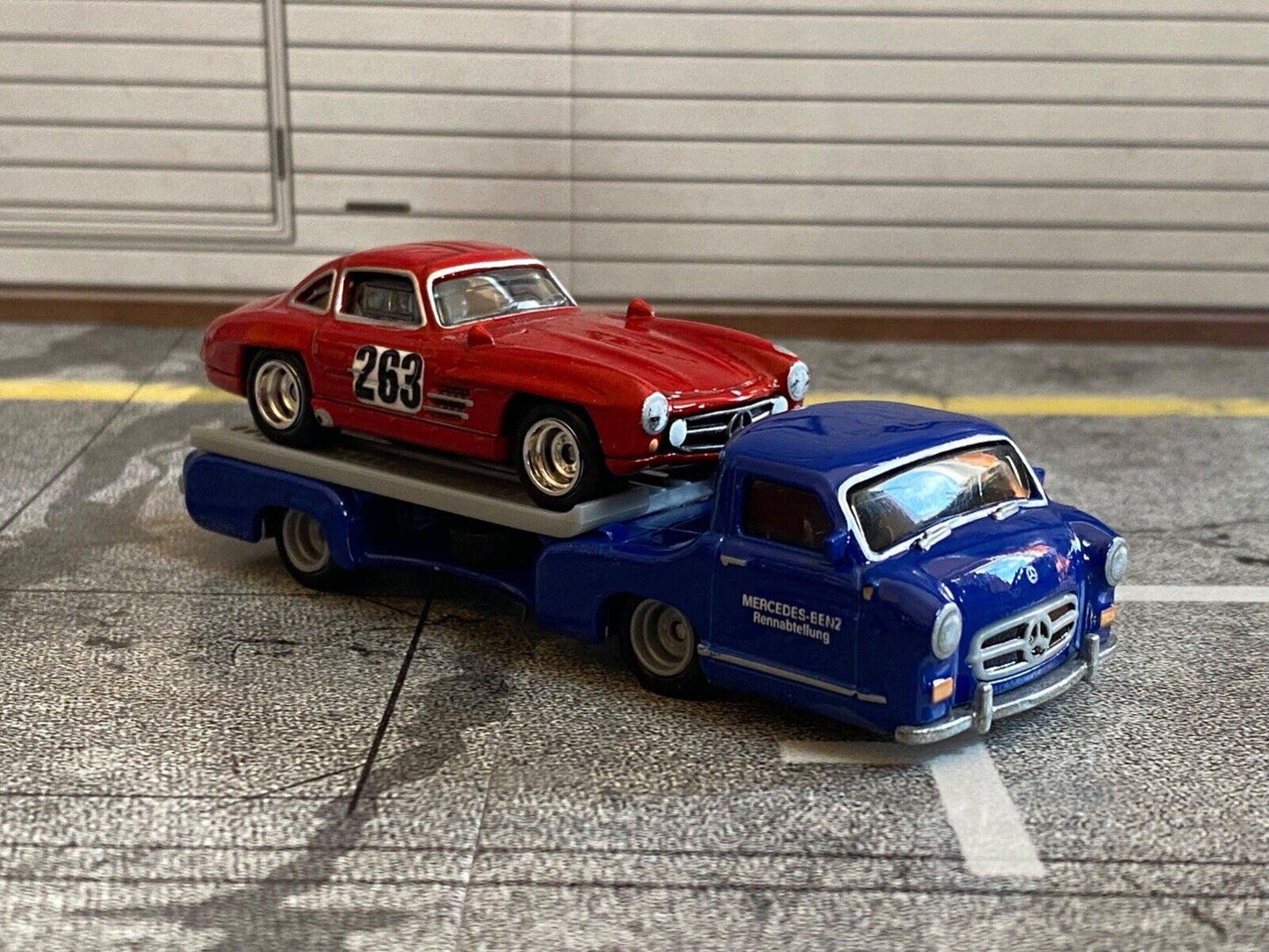 Mercedes Benz Renntransporter + 300 SL #263 Jay Leno´s Garage ot Wheels 1:64