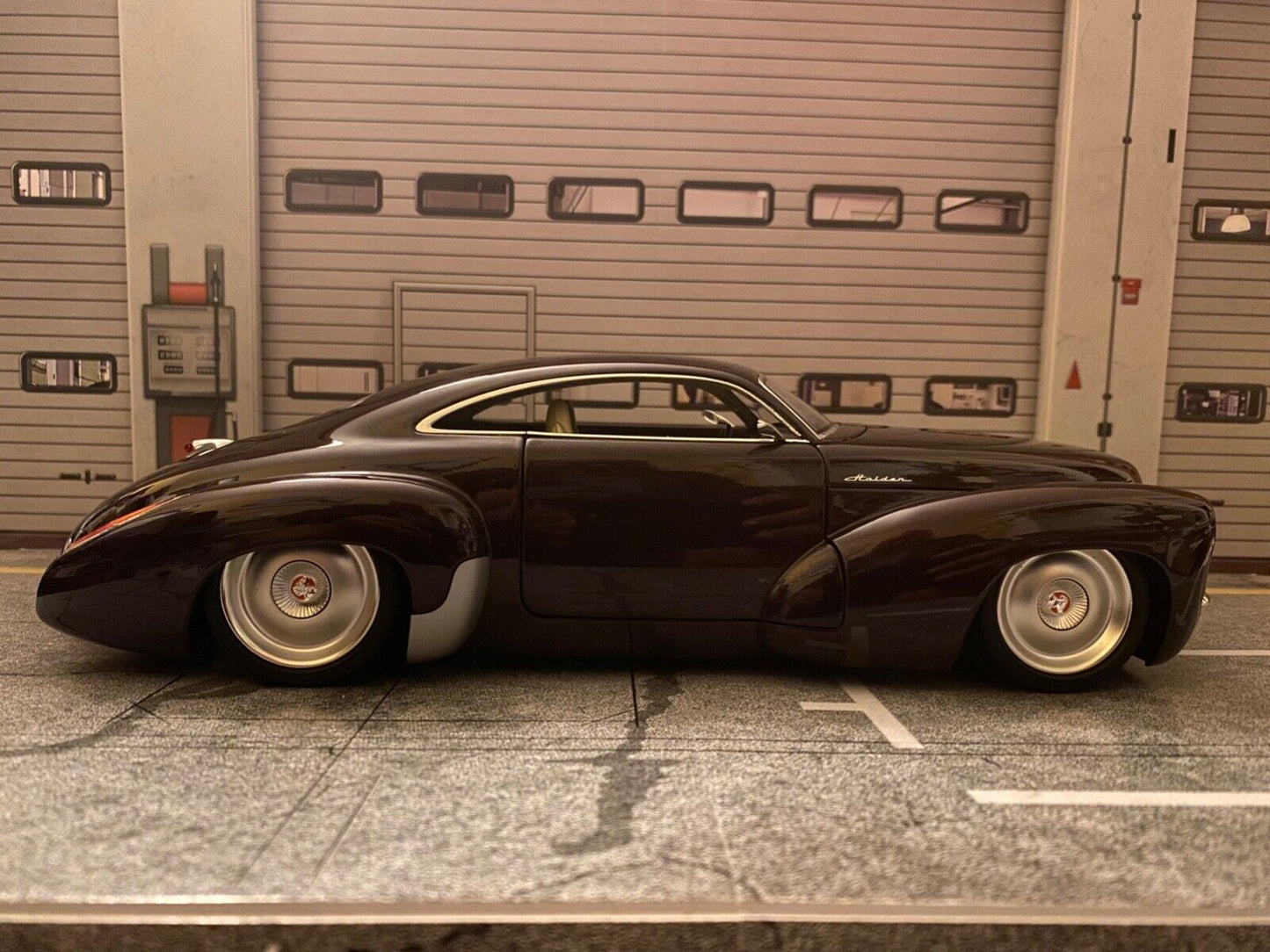 Holden Efijy 2005 Concept Car based on a Chevrolet Corvette V8 new in box 1:18