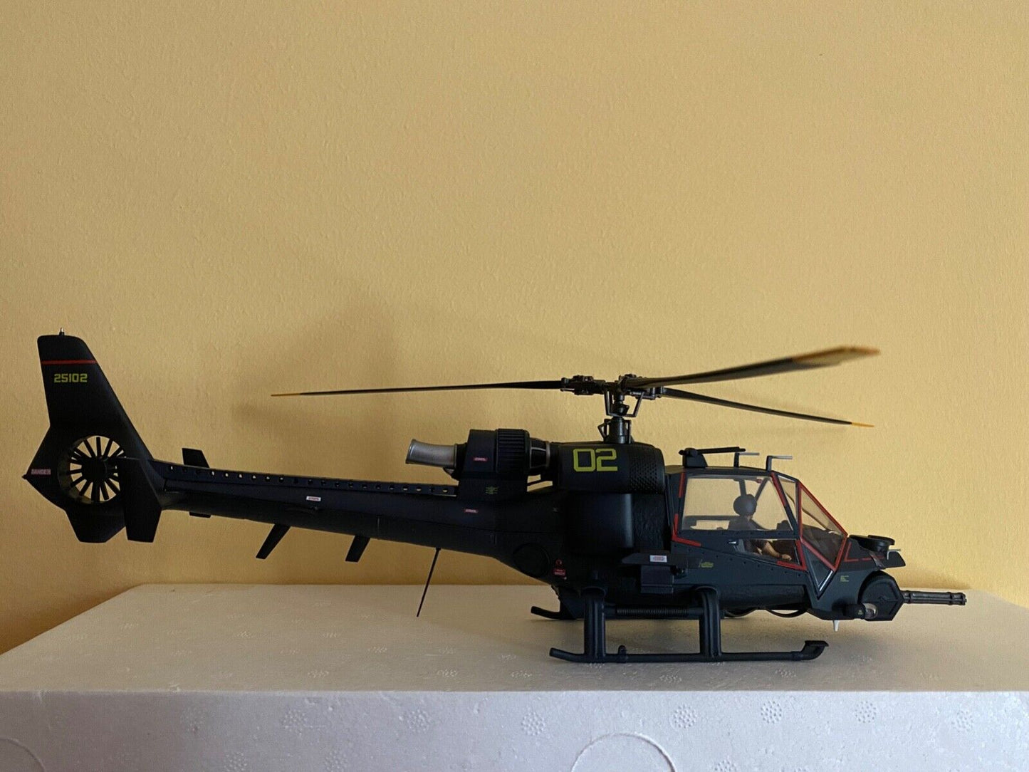 Blue Thunder Helicopter "Das fliegende Auge" Fertigmodell DieCast Organic 1:32