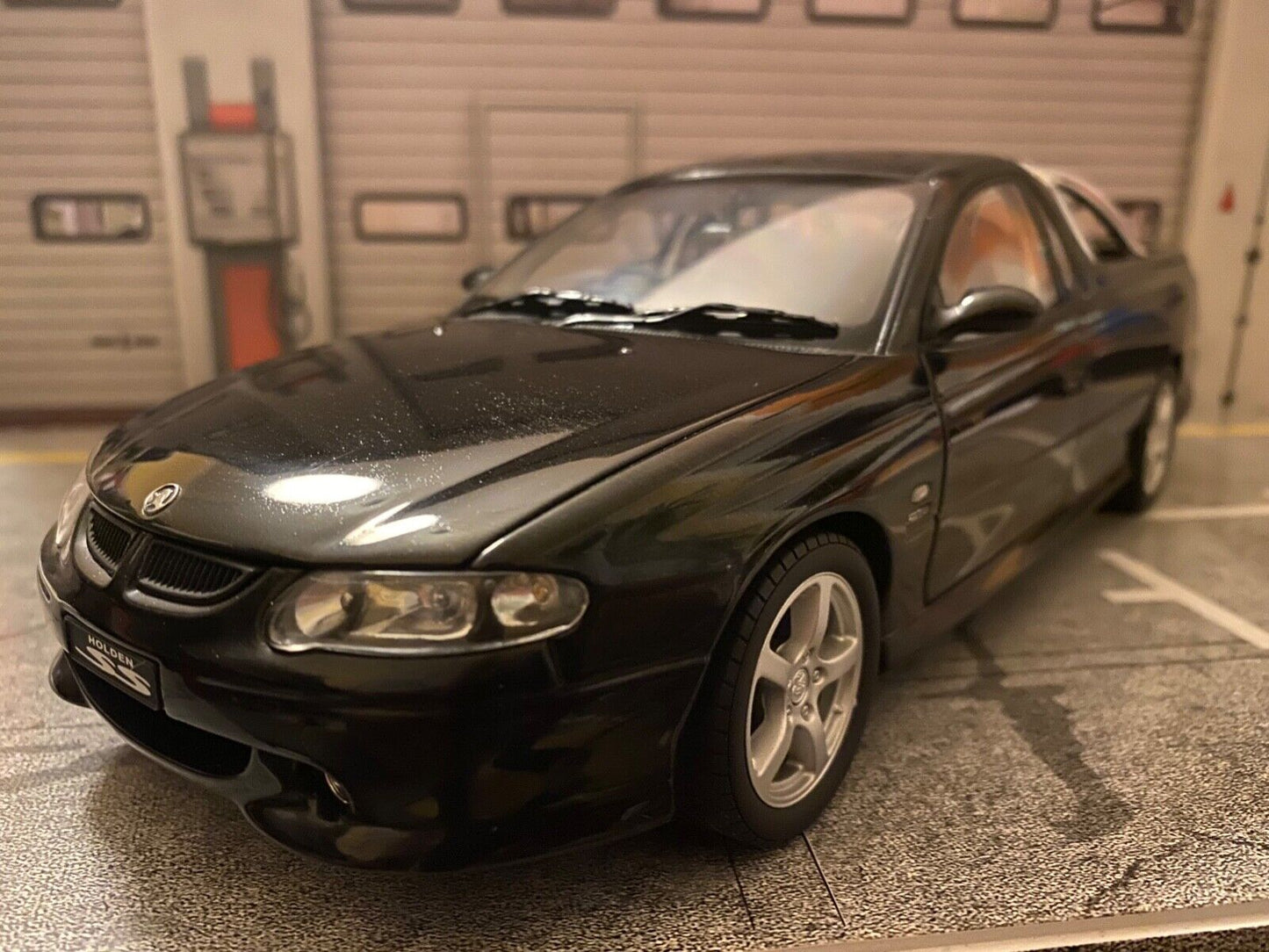 Holden Sandman VU SS Ute Phantom Mica Classic Carlectables 18049 Die Cast 1:18