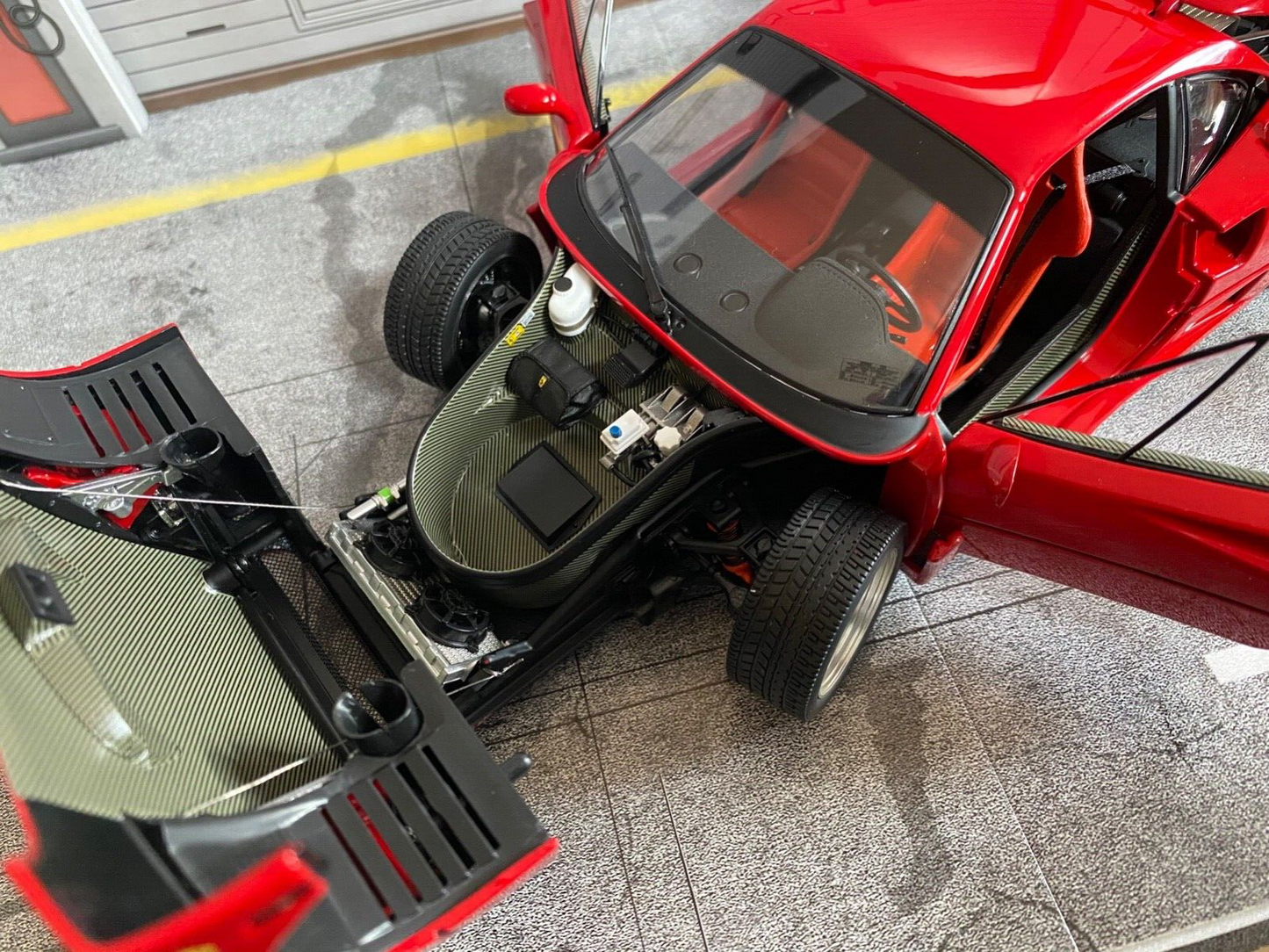 Ferrari F40 1987 Die Cast ALL TO OPEN Kyosho 08416R Licensed by BBR Models 1:18