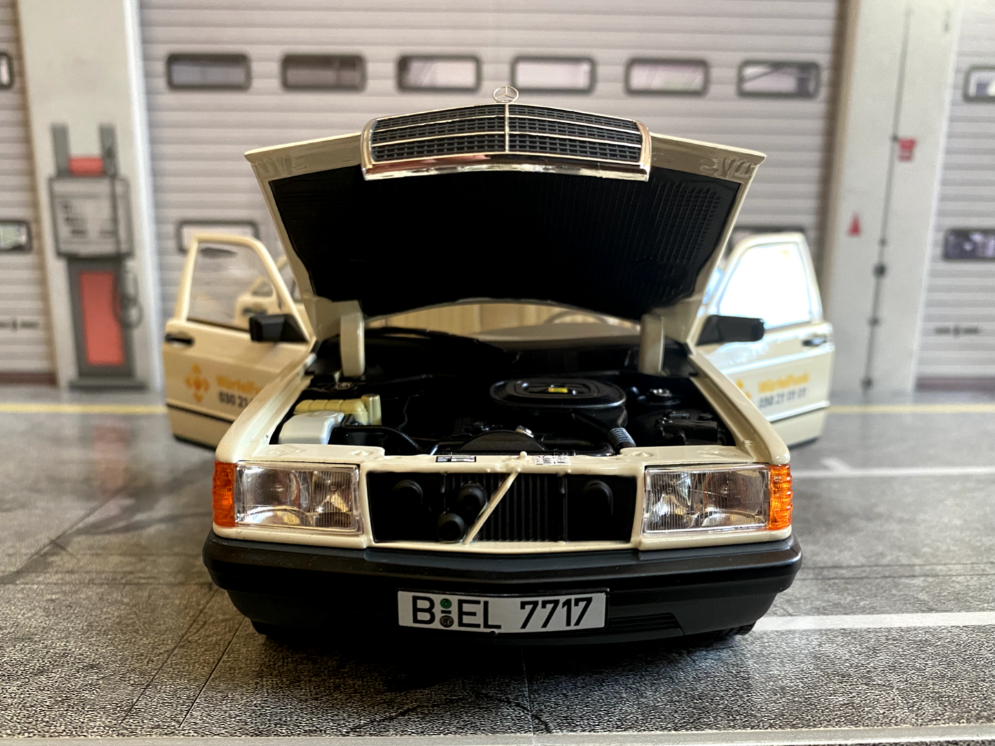 Mercedes Benz 190 E W 201 W201 Taxi Umbau Würfelfunk (alles zu öffnen) 1:18