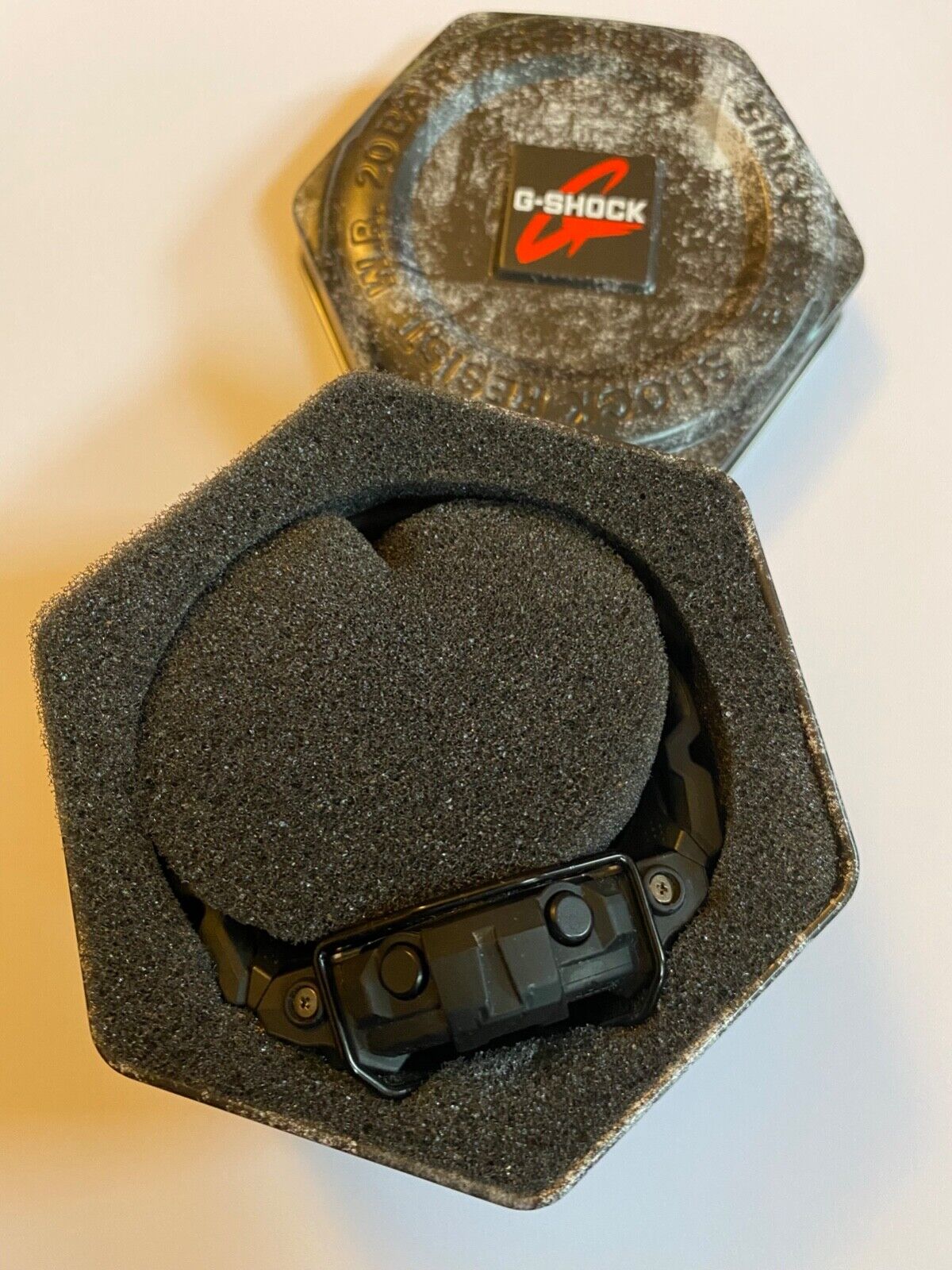 Casio G-SHOCK Asics Tiger Limited Edition GBA-800AT-1AER 5554 mit Schutzbügel