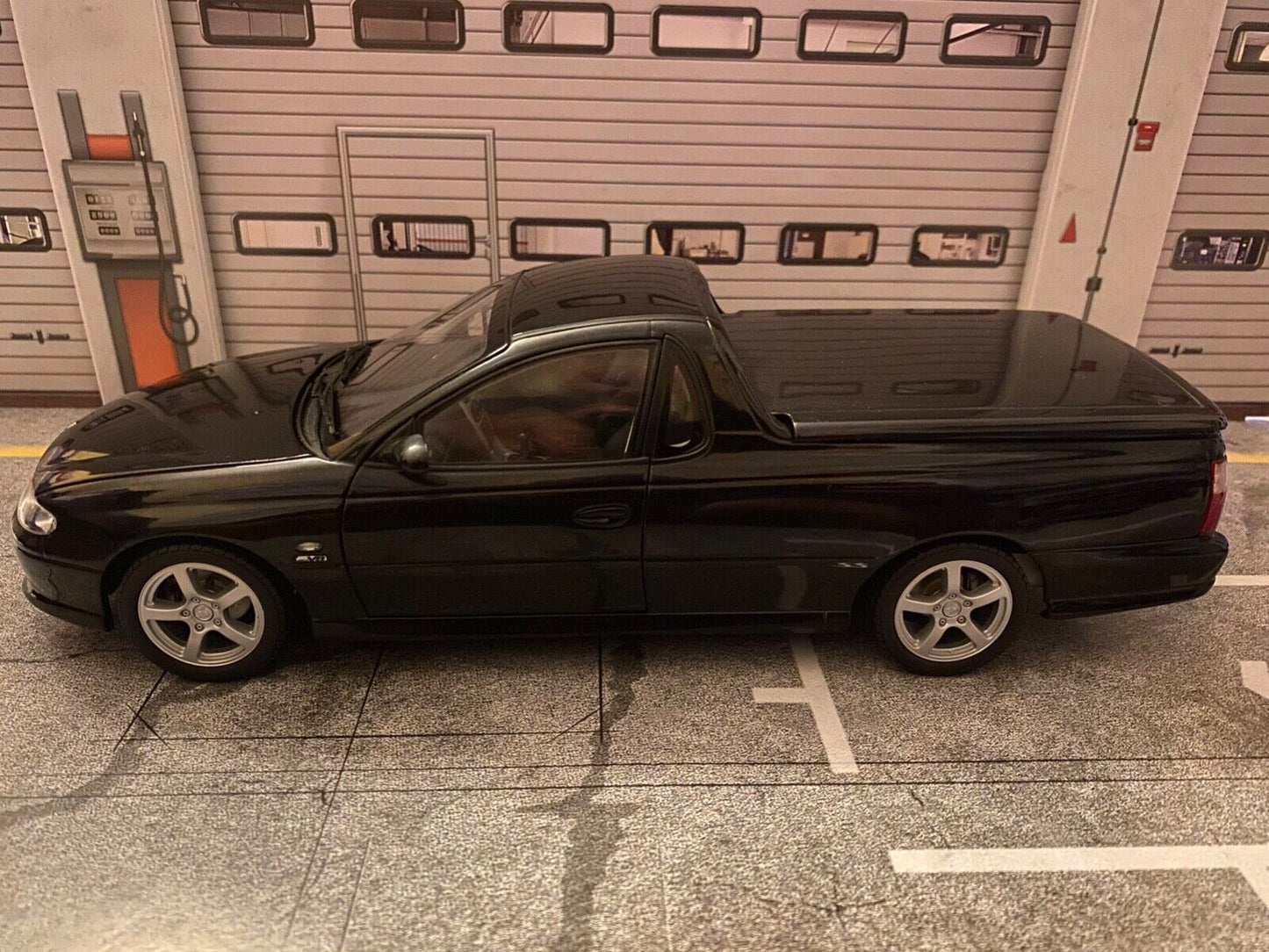 Holden Sandman VU SS Ute Phantom Mica Classic Carlectables 18049 Die Cast 1:18