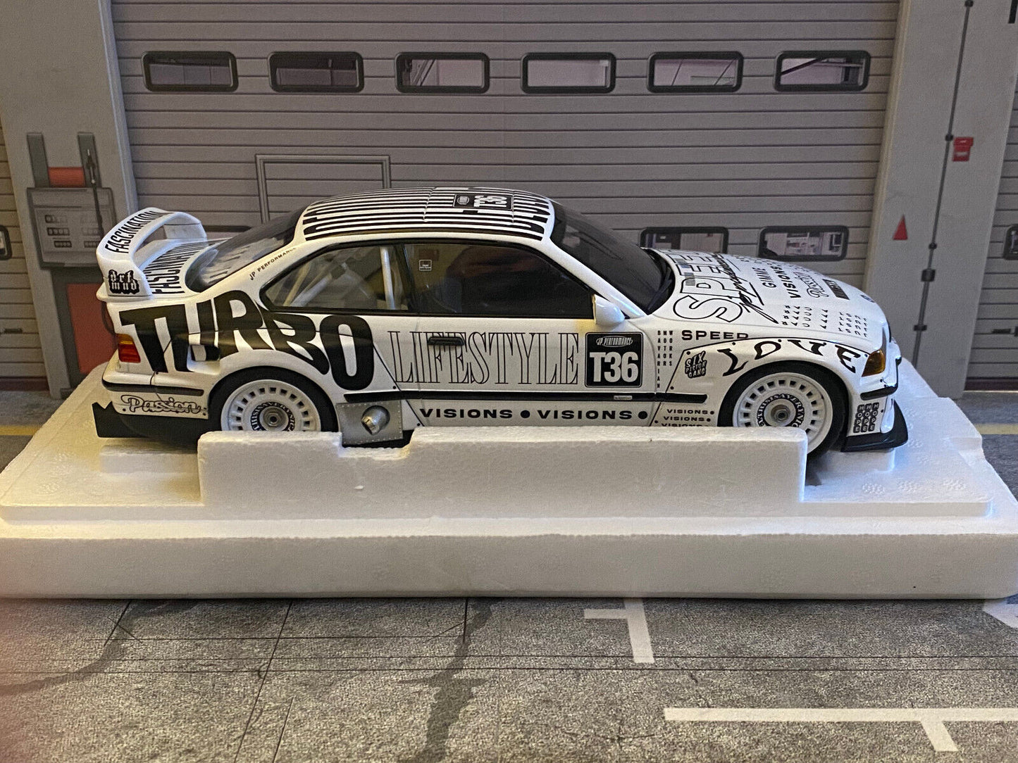 BMW 3er EX320 JP Performance KRAEMO The Bavarian Legend 1:18