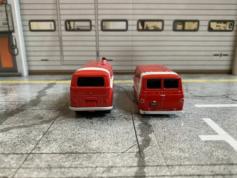 Ford Econoline Van & VW Bus T1 Starsky & Hutch 1:64