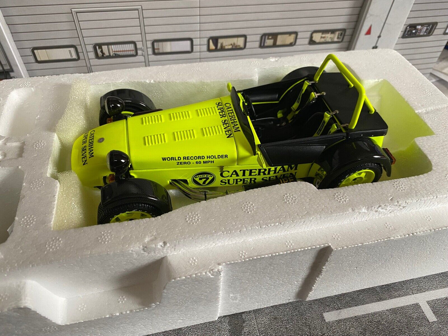 Caterham Super Seven JPE Lotus High End Edition mit Carbon Kotflügel Kyosho 1:18