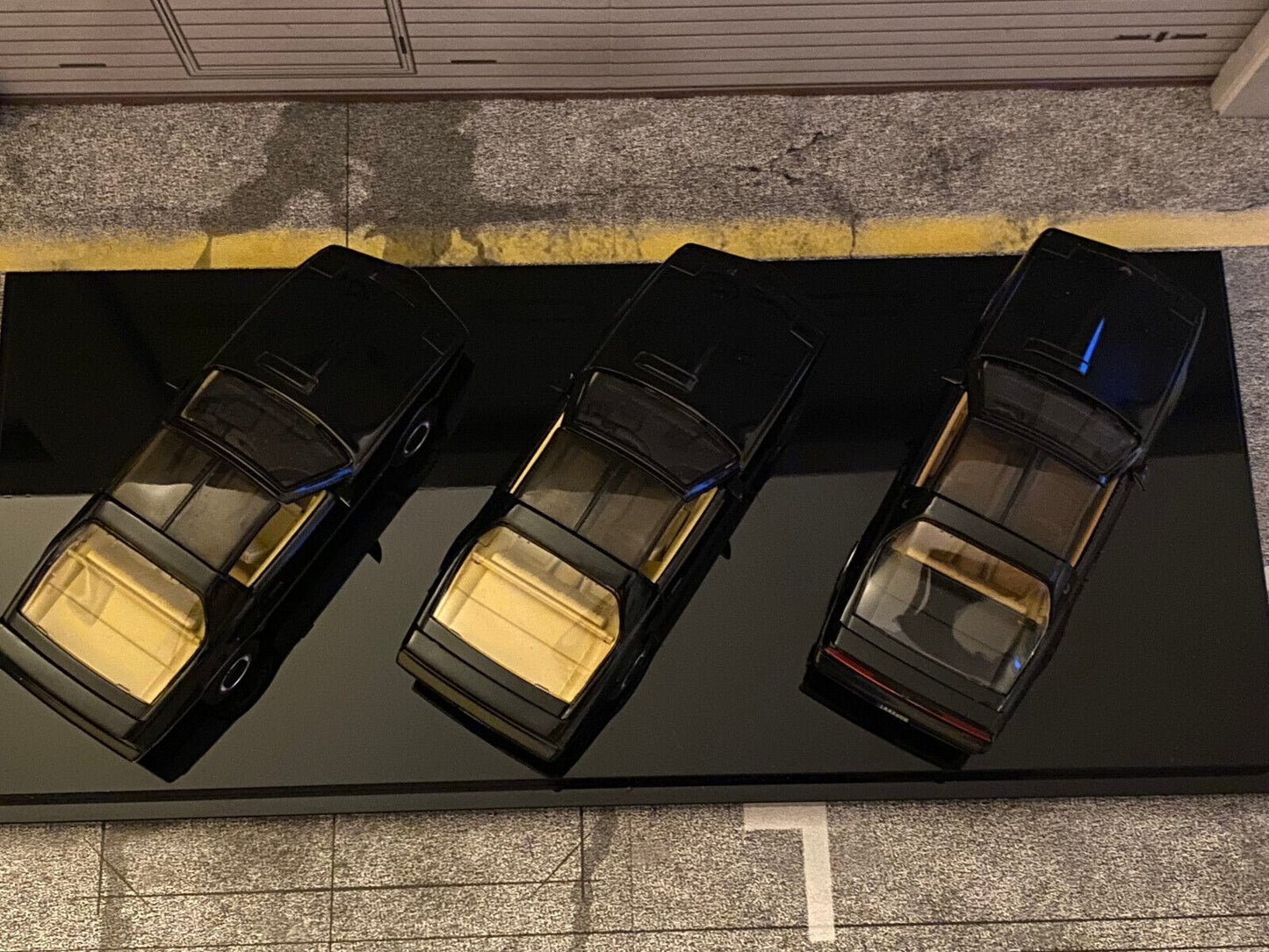 Knight Rider 3er-Set Michael Long First Car + K.I.T.T. + K.A.R.R. + Vitrine 1:43