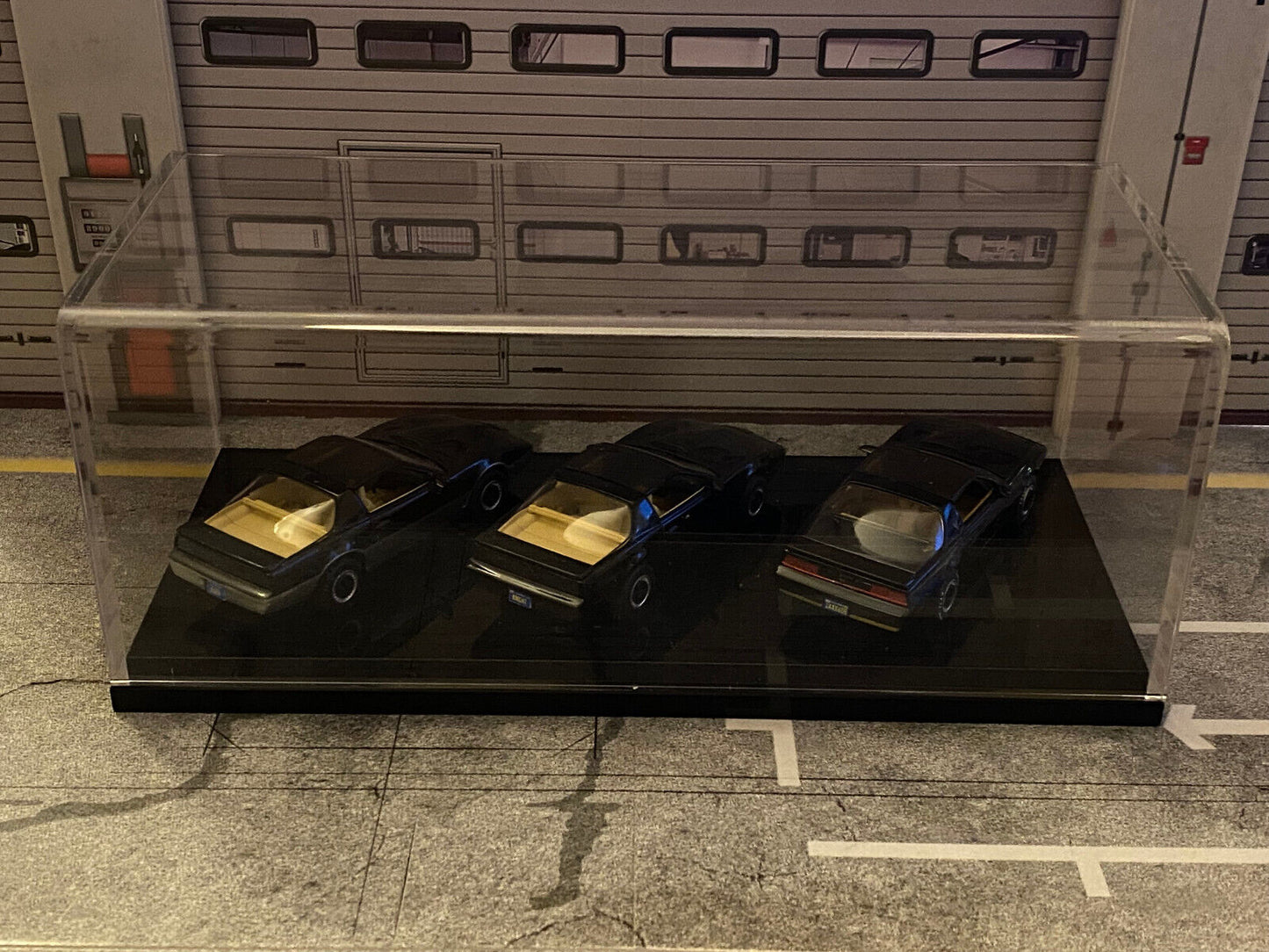 Knight Rider 3er-Set Michael Long First Car + K.I.T.T. + K.A.R.R. + Vitrine 1:43