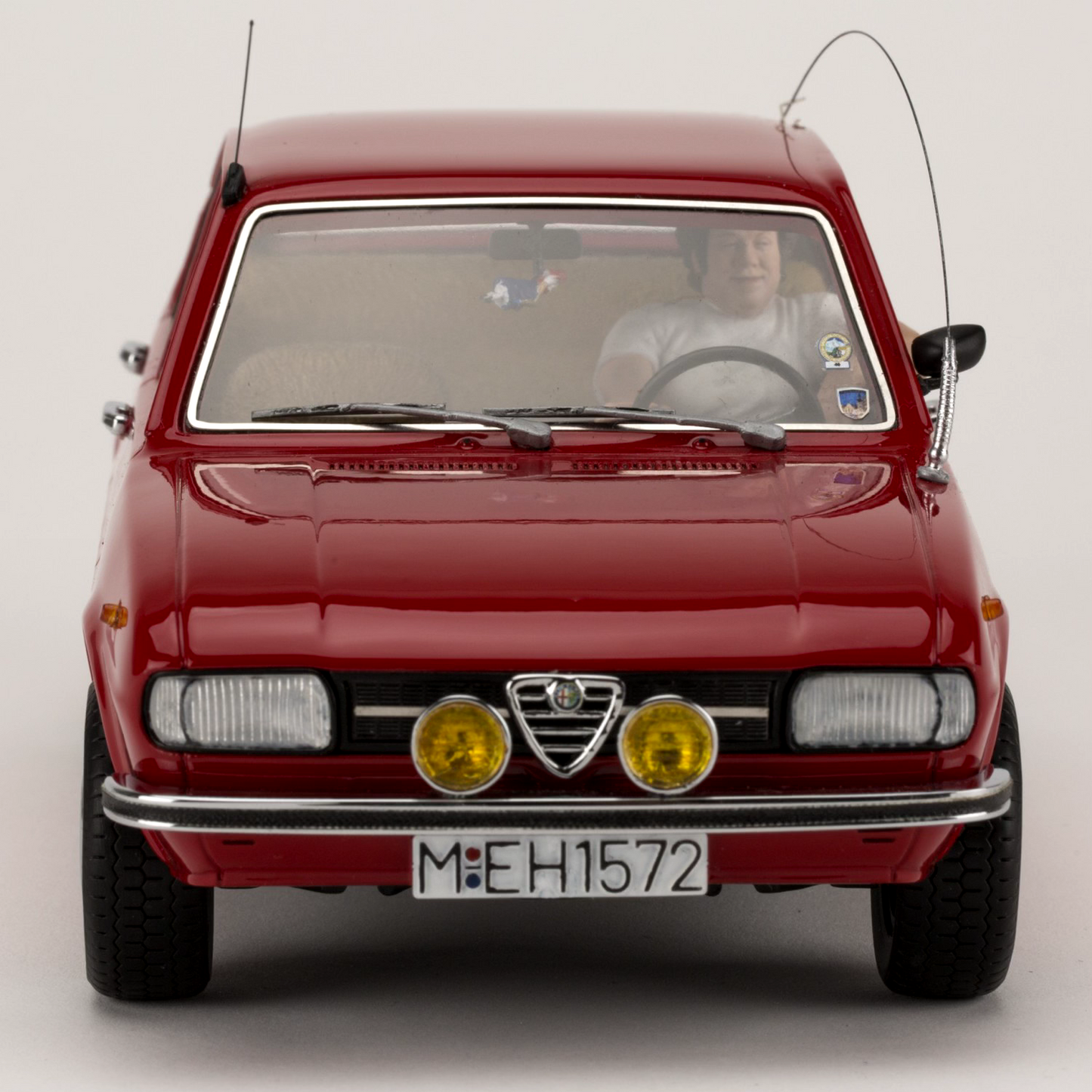 Alfa Romeo Alfasud 1981 + Pasquale Amitrano Figur "CARLO VERDONE" Neu OVP 1:18