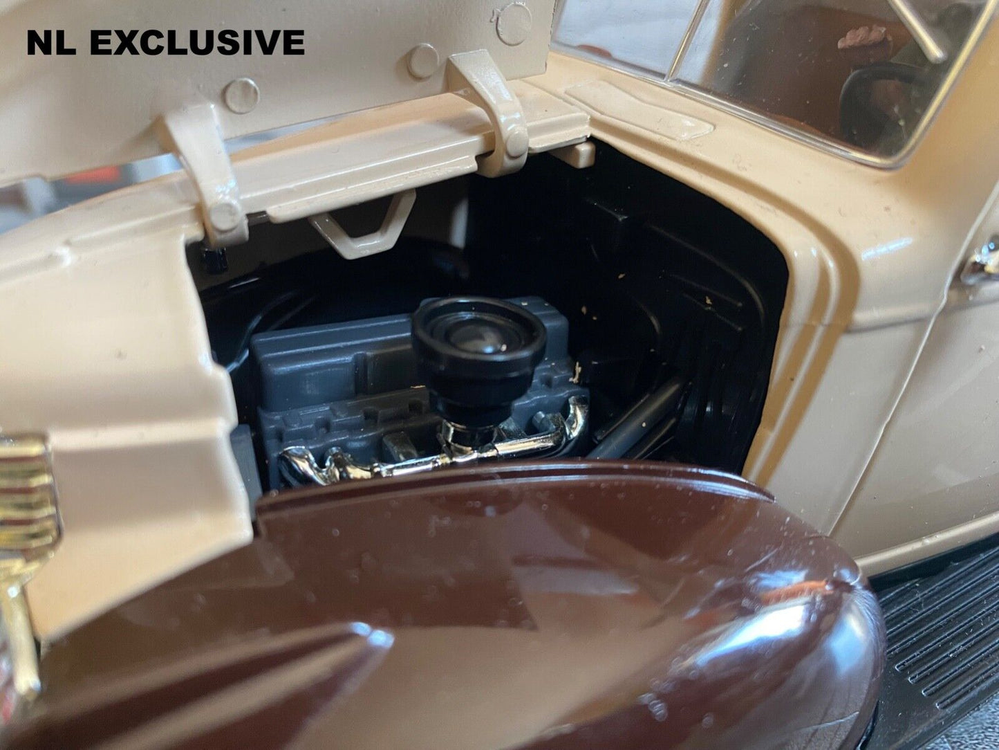 1946 Chevy Pick Up 80s MacGyver TV-Serie + Figur Chevrolet ½-ton Truck 1:18/1:19