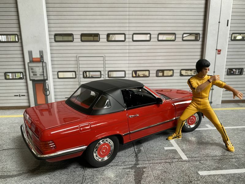 Mercedes Benz 350 SL R107 Personal Car from Bruce Lee Norev China Version 1:18
