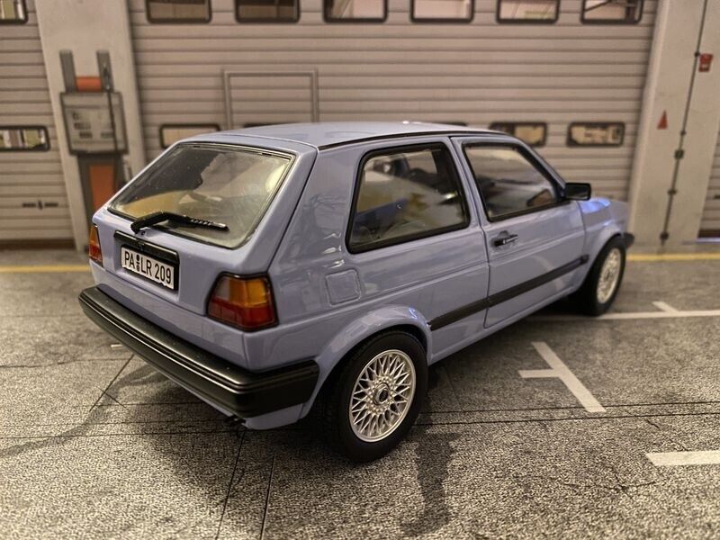 VW Golf 19E 2-Türer in Taubenblau 1 of 1 alles zu öffnen Tuning Umbau 1:18