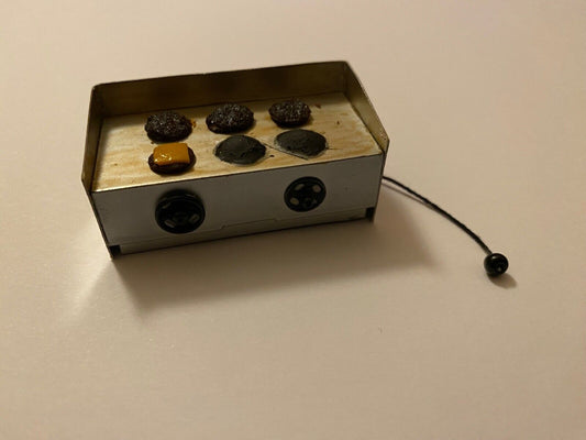 Grill mit Hamburger Bouletten Cheese Käse Diorama Maßstab ca. 1:10 / 1:12