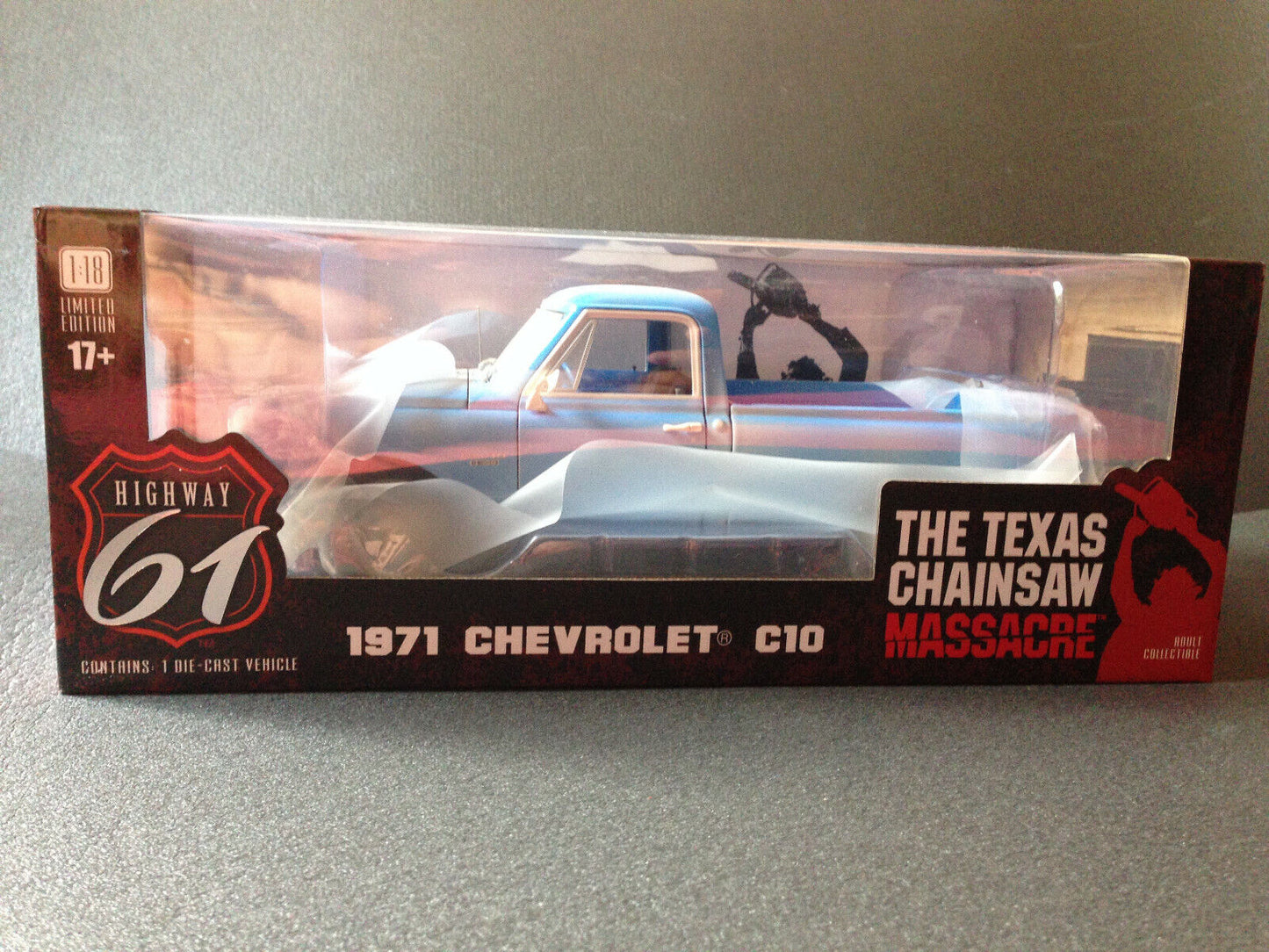 Chevrolet C10 Chevy C-10 The Texas Chainsaw Massacre + Leatherface Figur 1:18