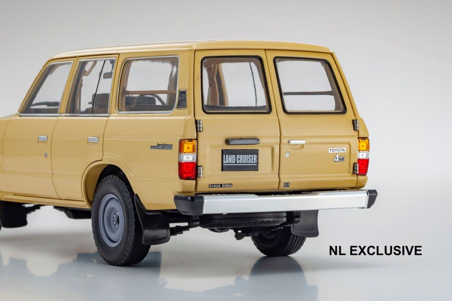 Toyota Land Cruiser 60 (J6) Traditional Beige Kyosho Neu in OVP new in box 1:18