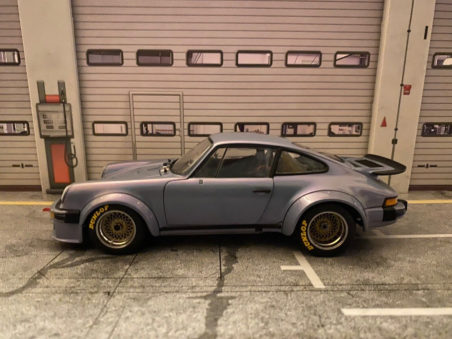 Porsche 934 RSR Laguna Seca Sky Standox Exoto PRM00040 defekt gebraucht 1:18
