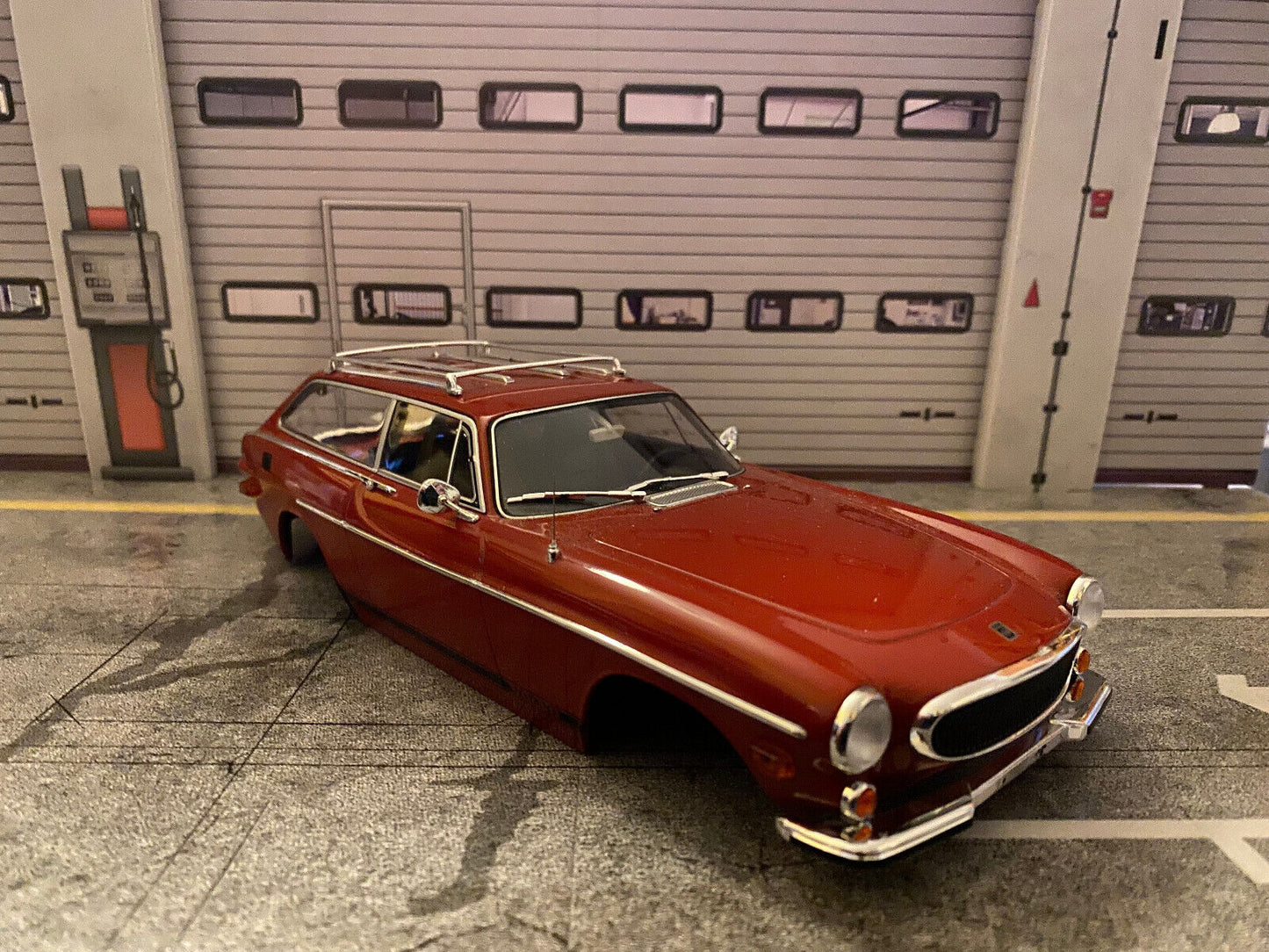 Volvo 1800 ES US-Version Schneewitchensarg ️NUR KAROSSERIE️ unvollständig 1:18