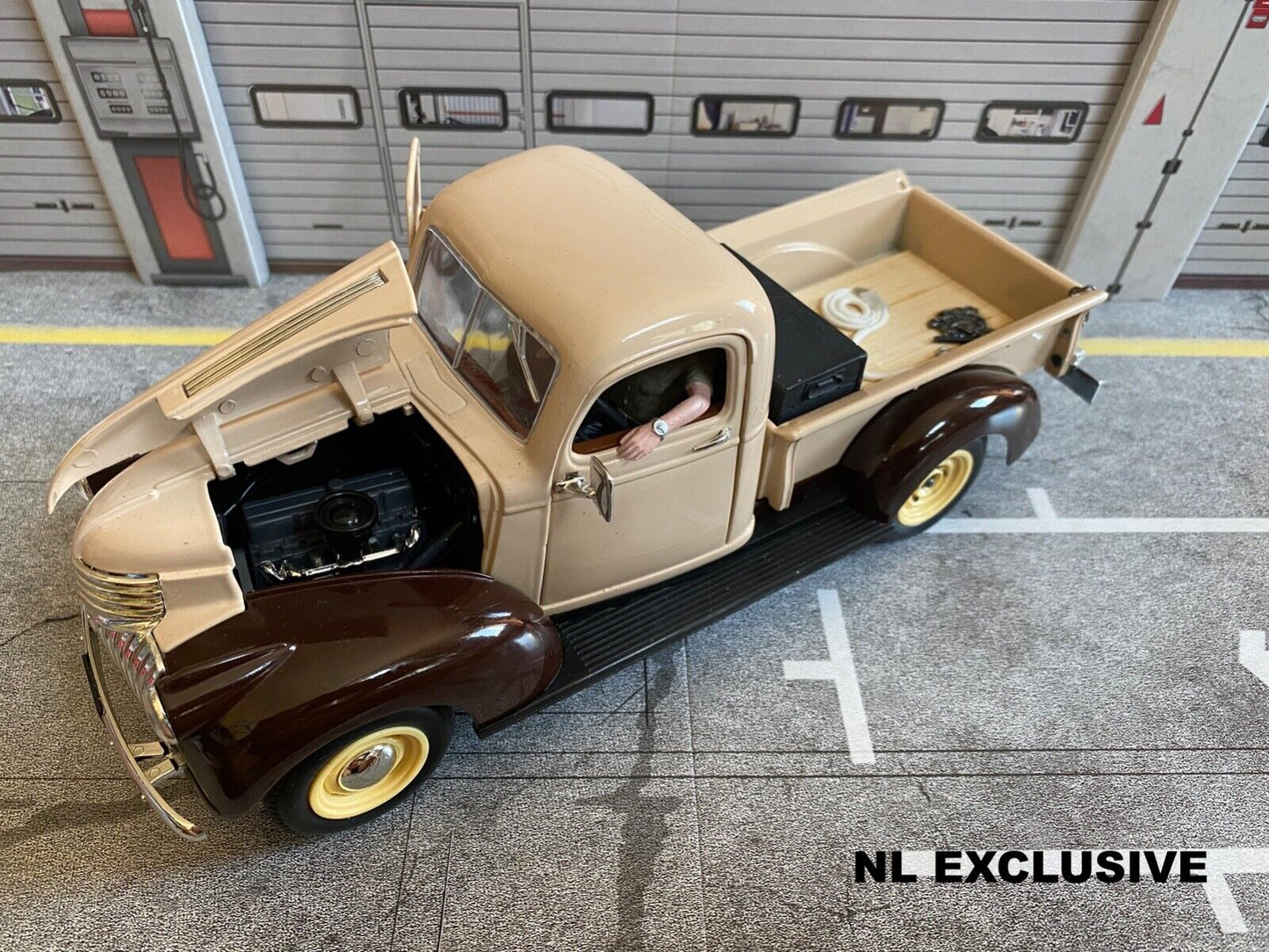 1946 Chevy Pick Up 80s MacGyver TV-Serie + Figur Chevrolet ½-ton Truck 1:18/1:19