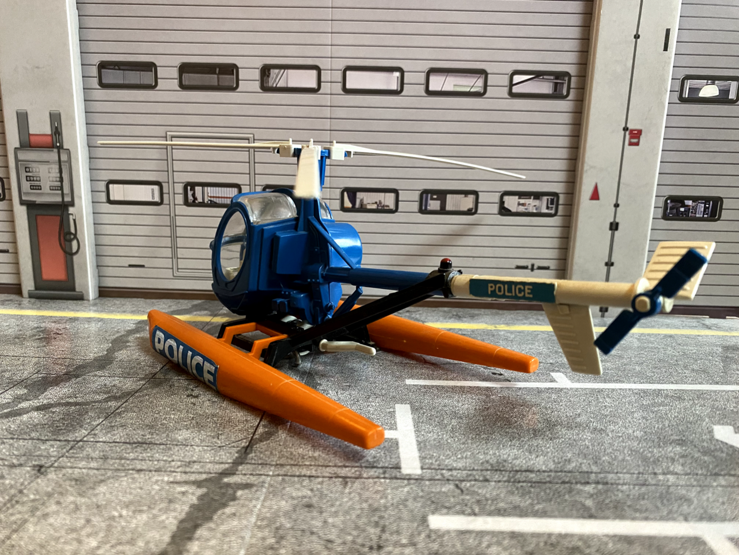 Polizei Hubschrauber Police Helicopter Hughes 300C Britains vintage 1:32