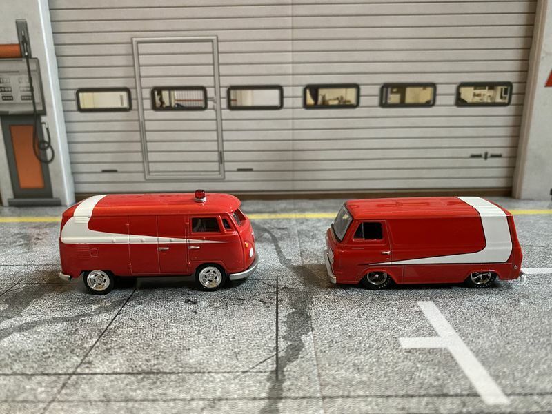 Ford Econoline Van & VW Bus T1 Starsky & Hutch 1:64