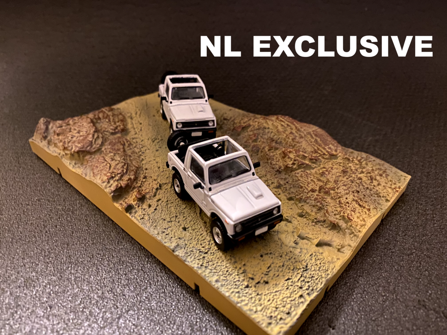 Jeep Safari Mallorca 90er Jahre Diorama mit 2x Suzuki SJ11 Samurai Jimny 1:64