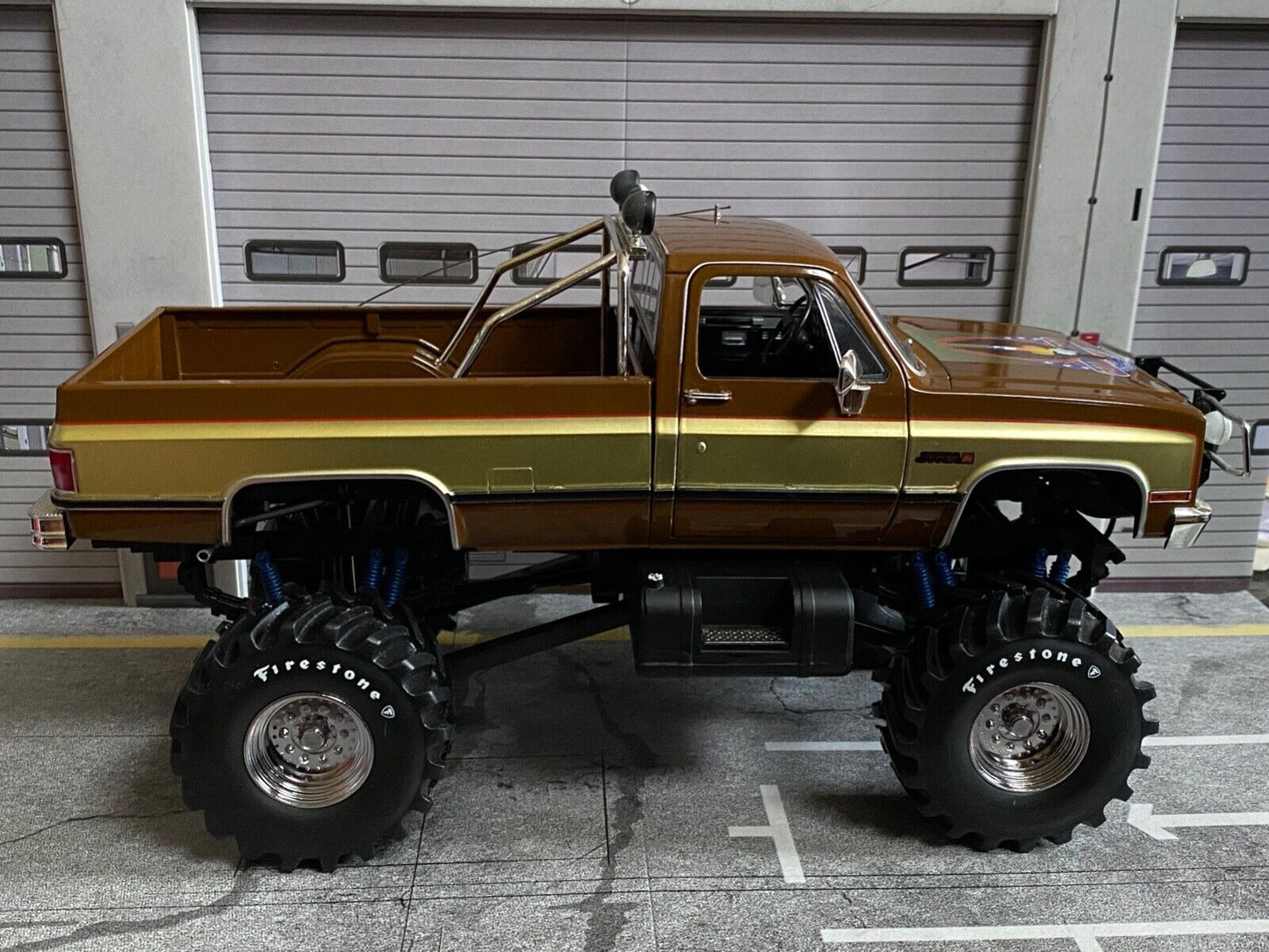 GMC FALL GUY Ein Colt für alle Fälle Monster Truck Umbau "1 of 1" + Figuren 1:18