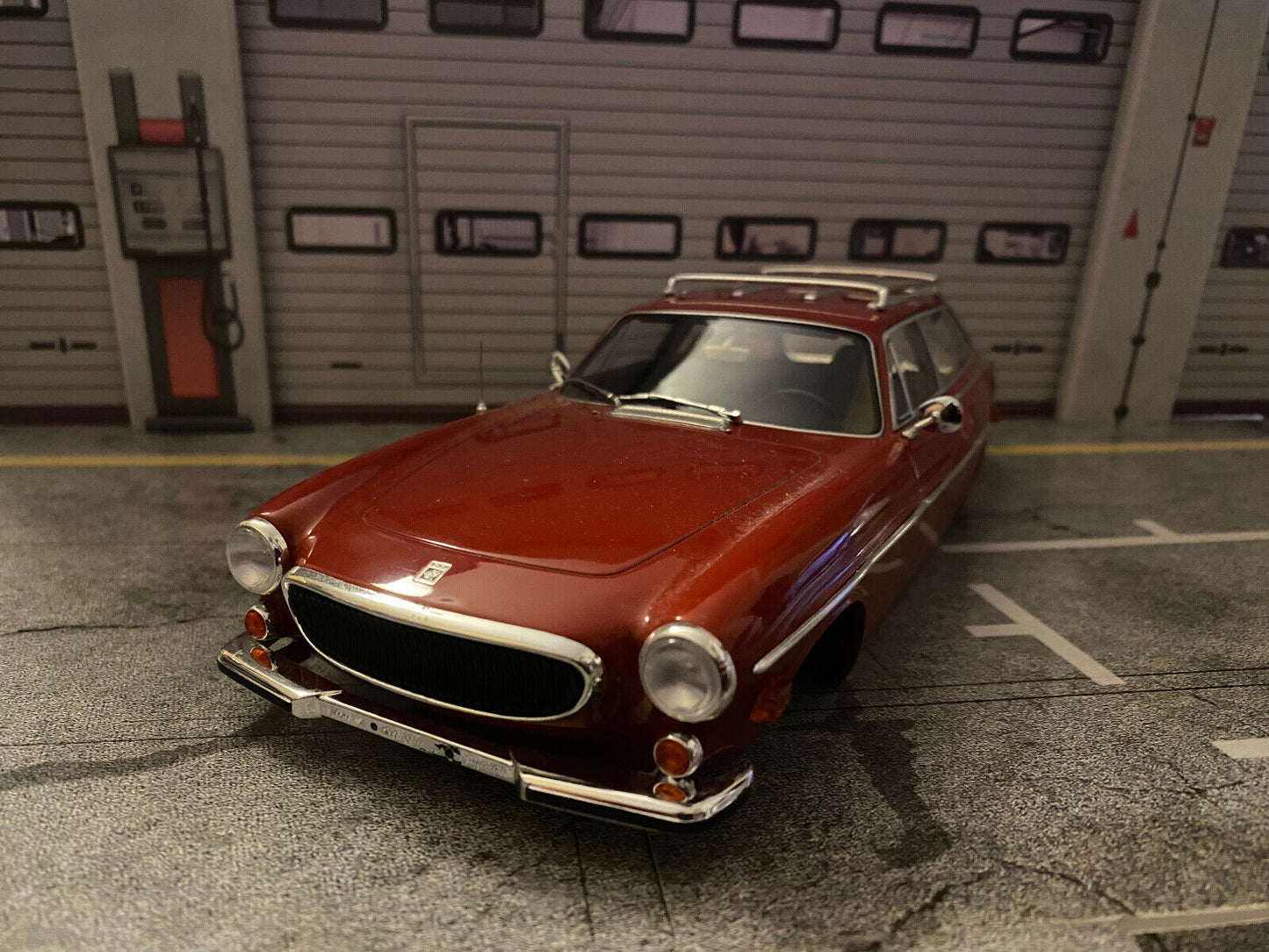 Volvo 1800 ES US-Version Schneewitchensarg ️NUR KAROSSERIE️ unvollständig 1:18