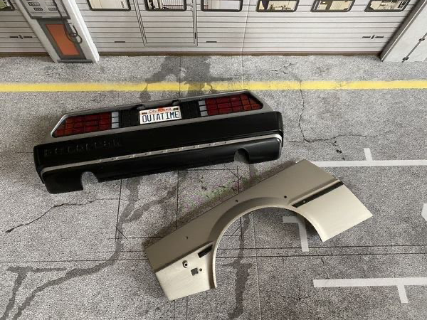 Bau den DeLorean Heckteil und linker Frontkotflügel mit Mängeln Eaglemoss 1:8