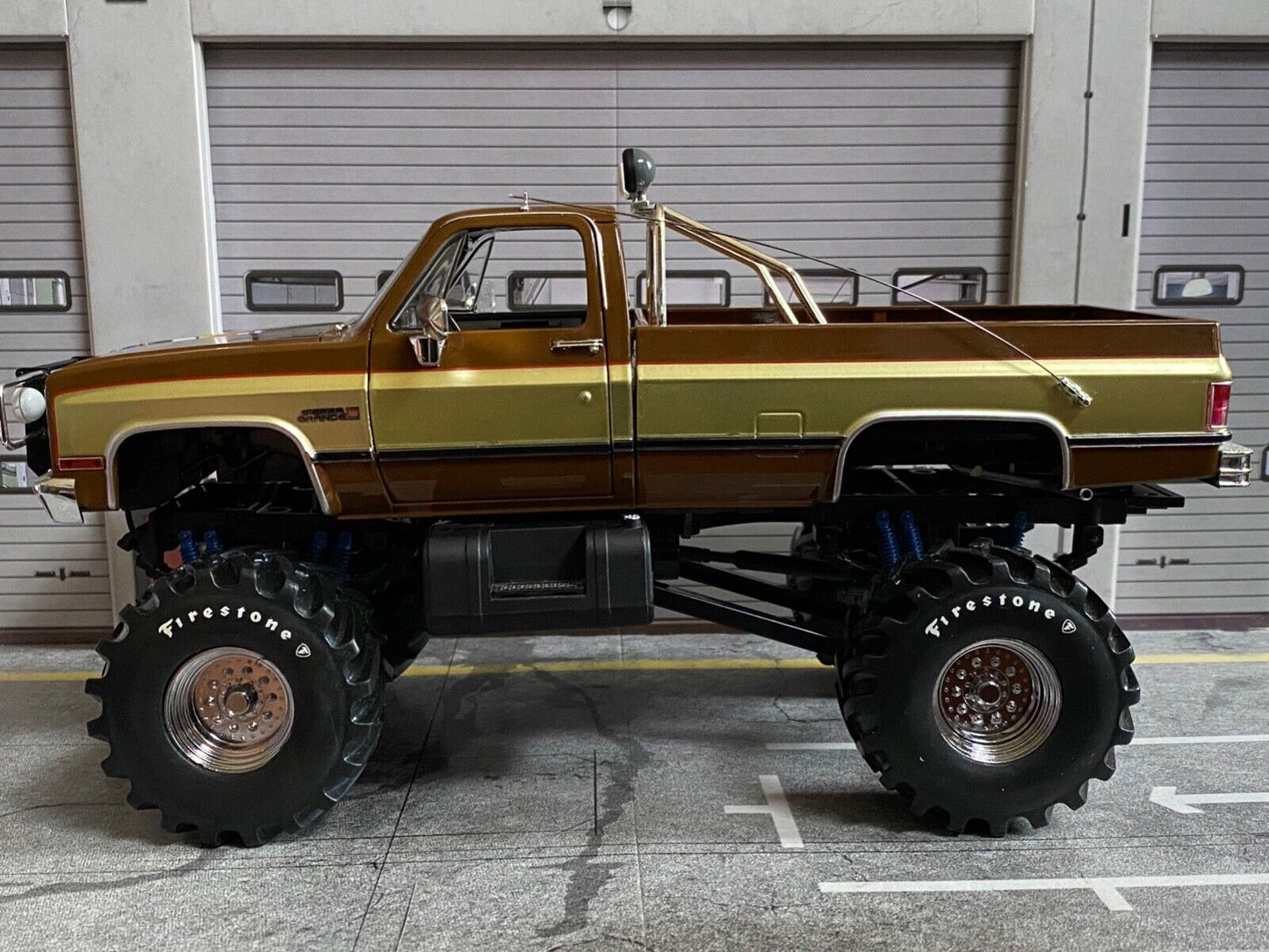 GMC FALL GUY Ein Colt für alle Fälle Monster Truck Umbau "1 of 1" + Figuren 1:18