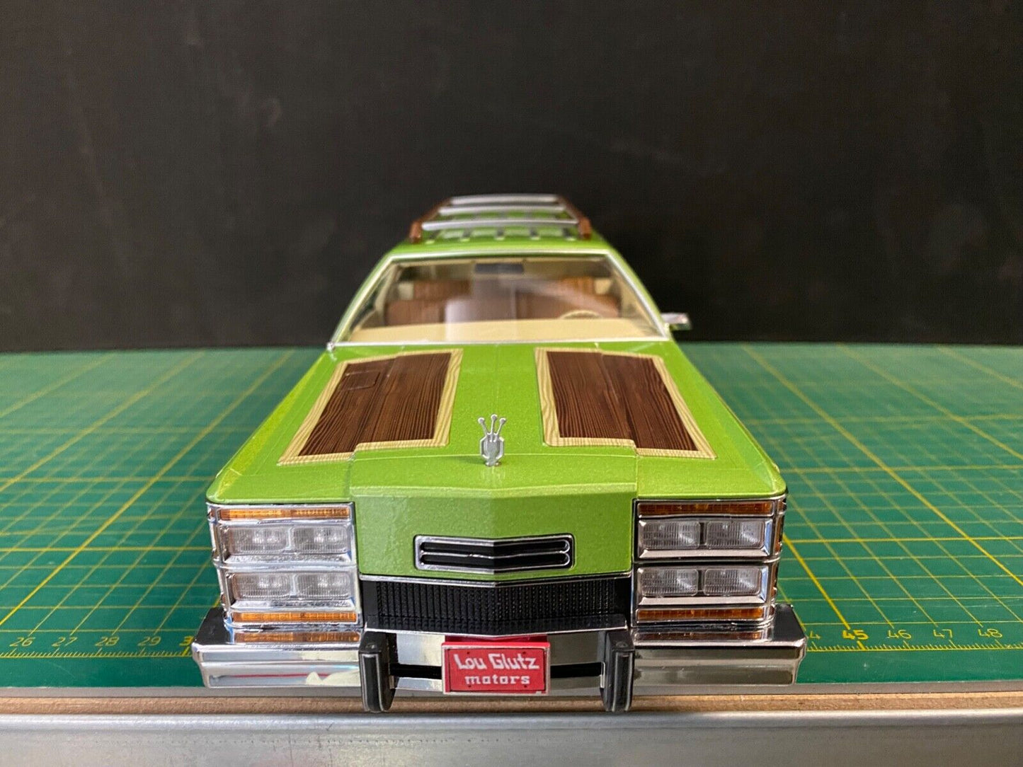 National Lampoon´s Vacation Family Truckster + original Lou Glutz plates 1:18