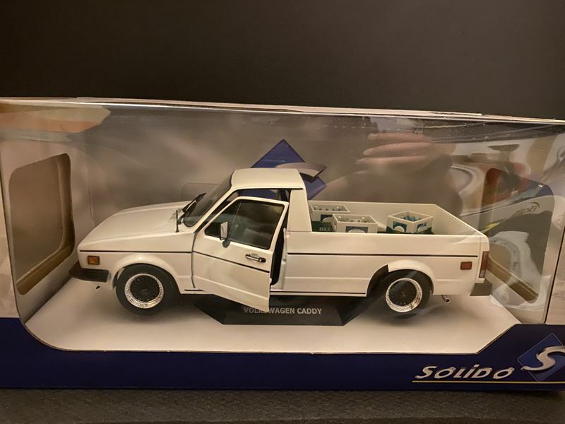 VW Caddy 1 US-Umbau BBS Räder Tuning Diorama + Bierkisten Volkswagen Code 3 1:18