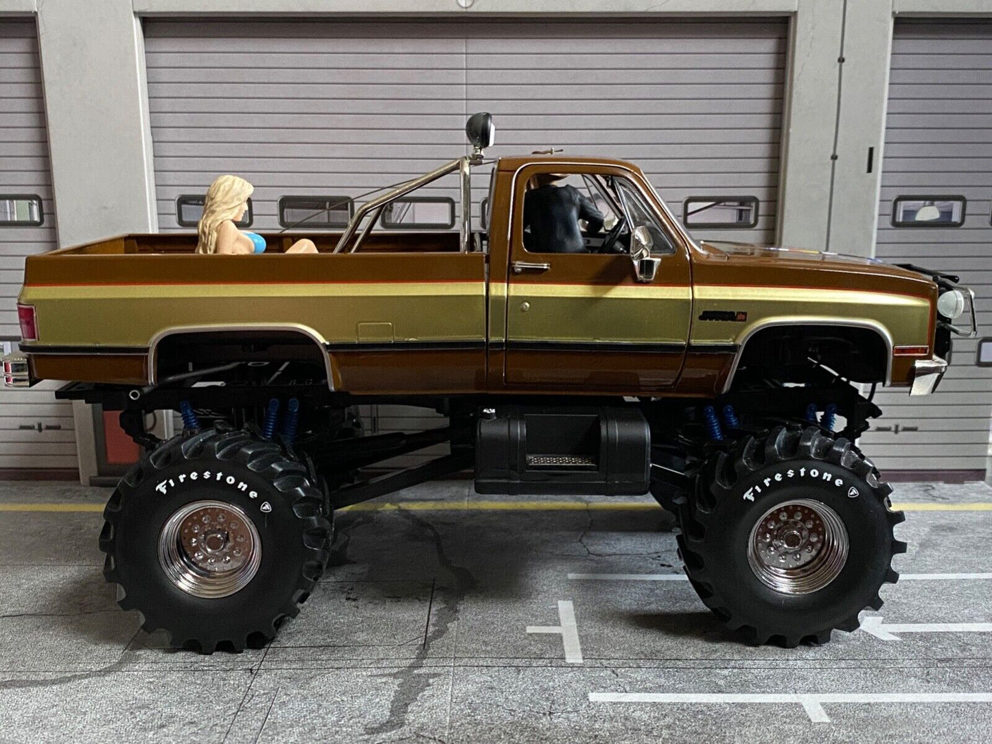GMC FALL GUY Ein Colt für alle Fälle Monster Truck Umbau "1 of 1" + Figuren 1:18
