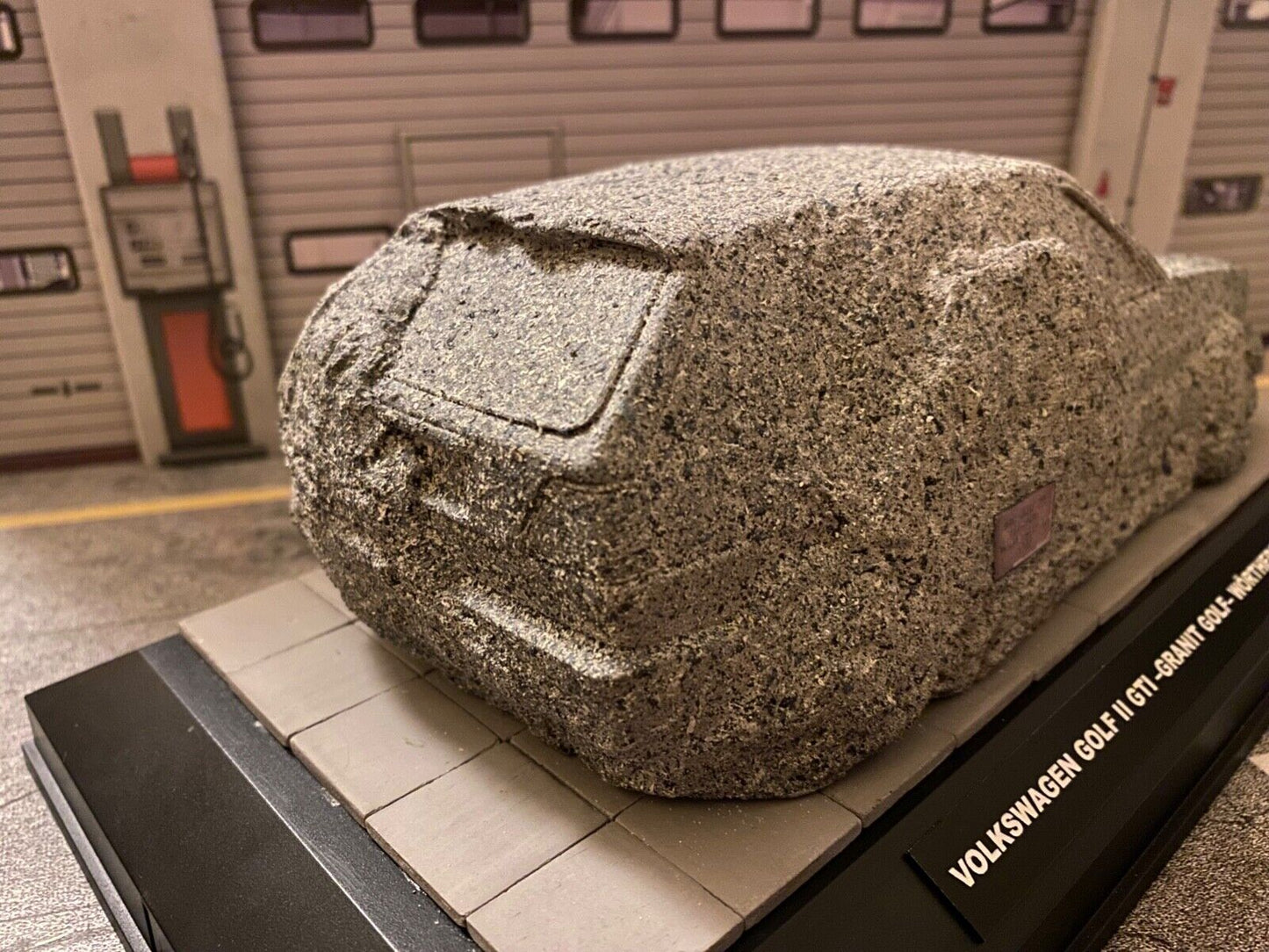 VW Golf 2 II GTI "GRANIT GOLF" 1987 Wörthersee VW-Treffen Denkmal Diorama 1:18