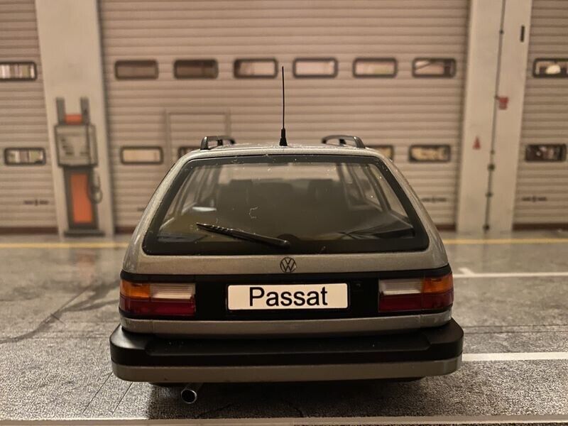 VW Passat B3 Kombi (Typ 315) 4-Türer "1 of 1" Räder drehbar Tuning Diorama 1:18